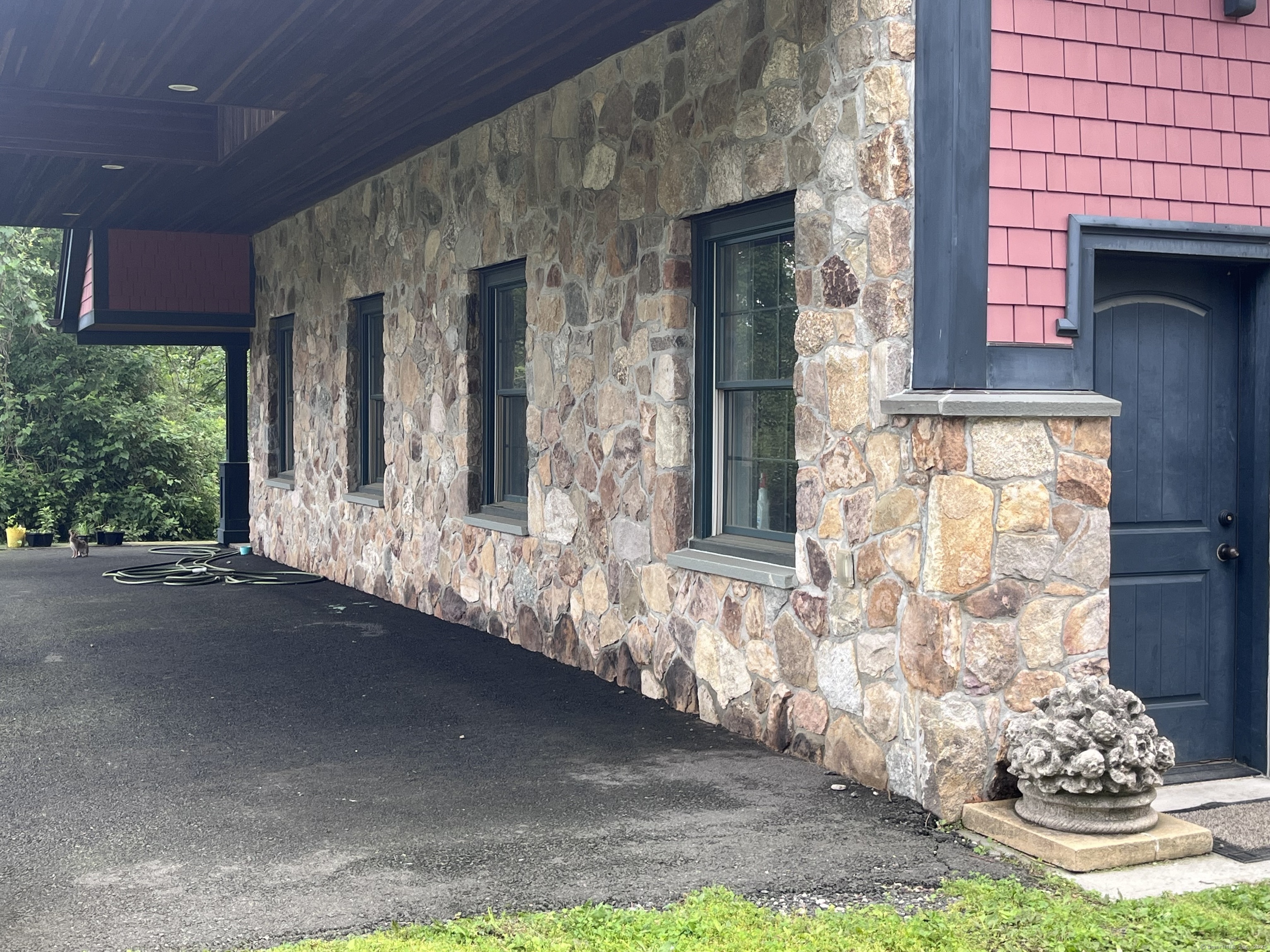 8 Sunnyview Drive