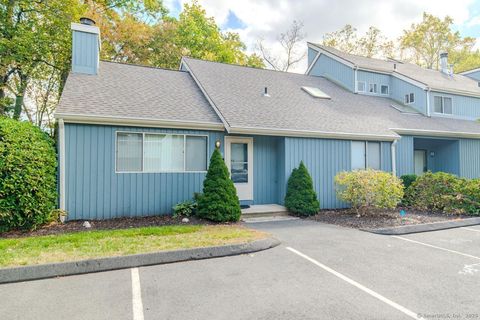 Photo of 11 Red Oak Circle #11, Shelton, CT 06484 (MLS # 24133257)
