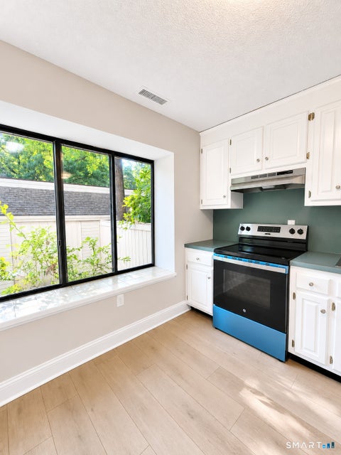 Tiny photo for 5 Farmington Chase Crescent #5, Farmington, CT 06032 (MLS # 24207714)