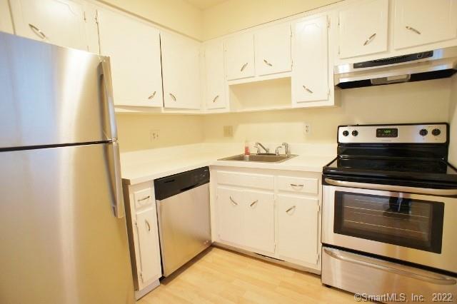 Rental Property at Glenwood Avenue 9, Norwalk, Connecticut - Bedrooms: 2 
Bathrooms: 2 
Rooms: 5  - $2,295 MO.