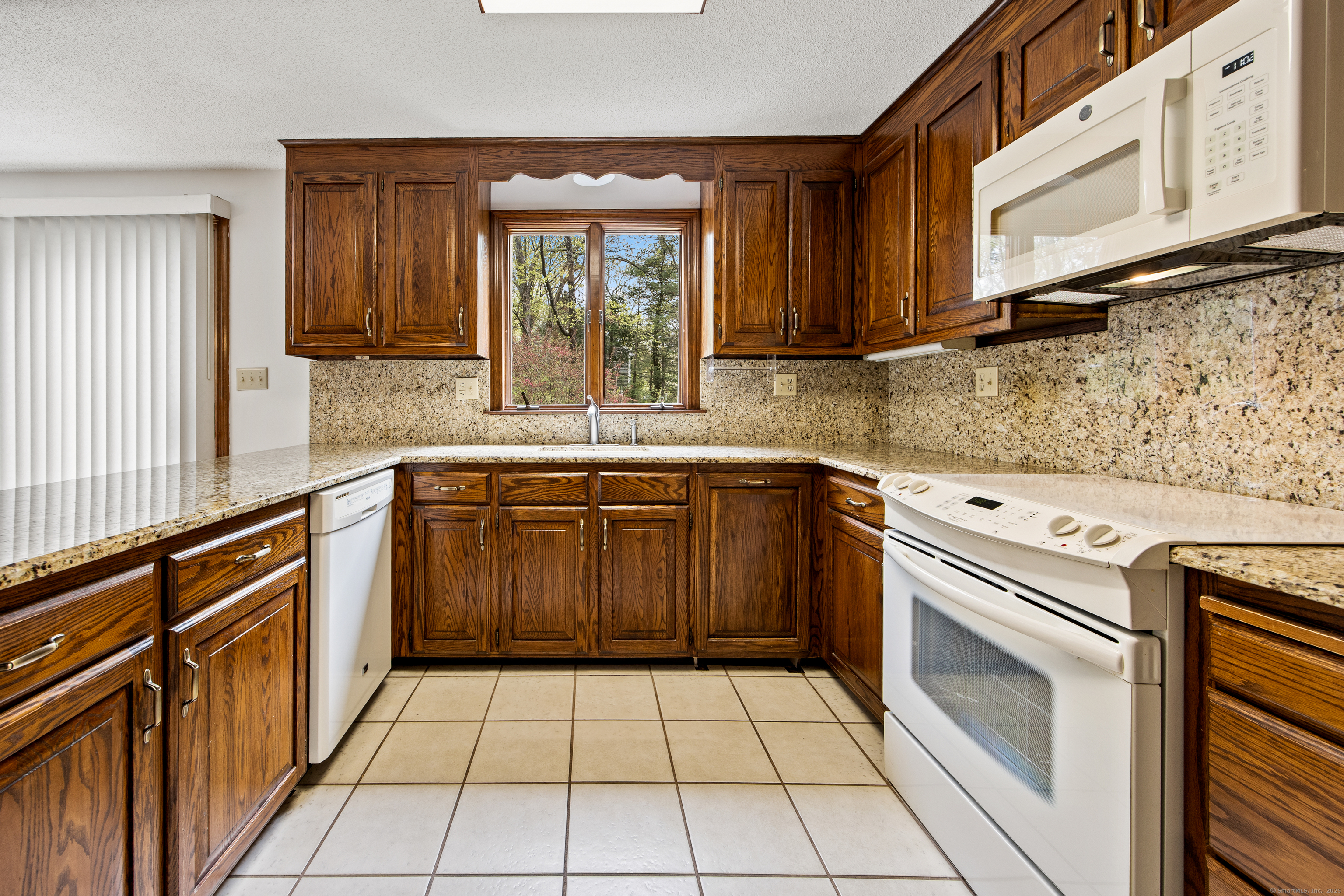 32 Woodmont Road, Avon, Connecticut image 5