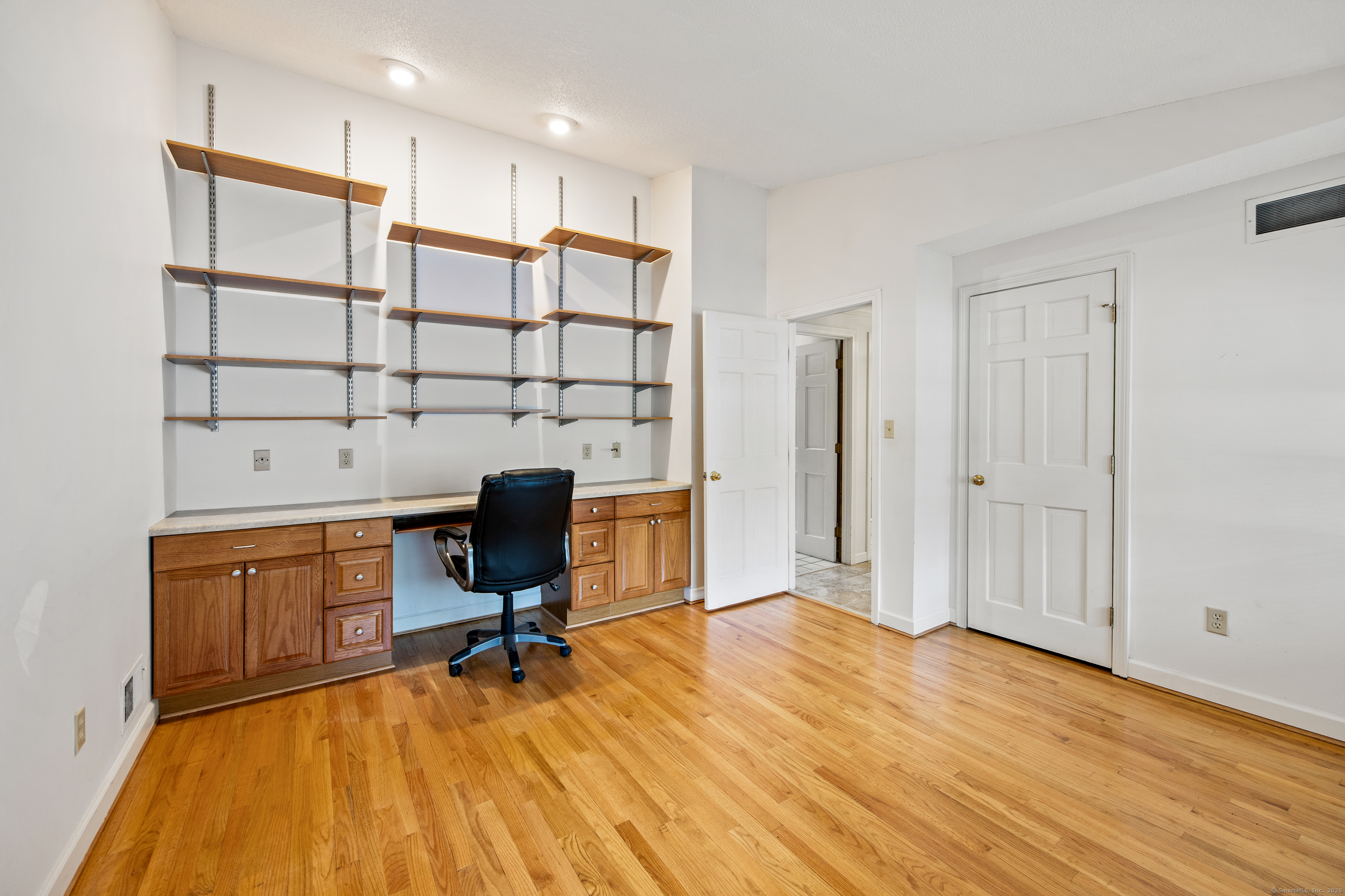 32 Woodmont Road, Avon, Connecticut image 18