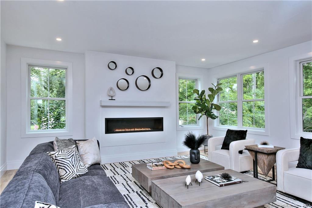 Photo 6 of 40 of 1 Fresenius Road house
