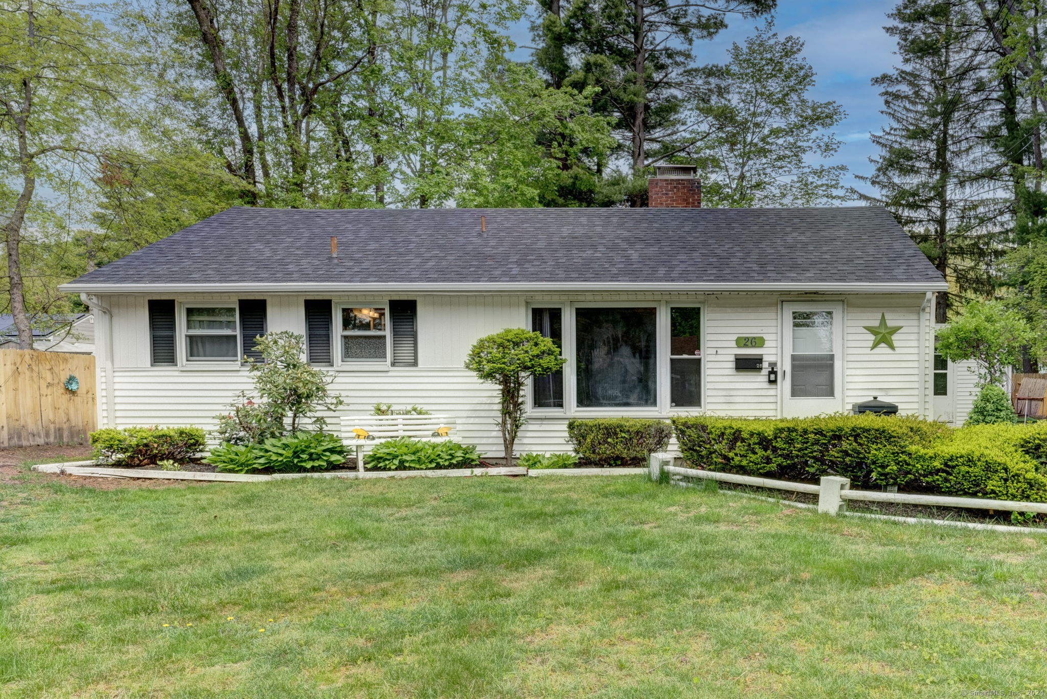 26 Pine Grove Road, Bloomfield, Connecticut - 3 Bedrooms  
1 Bathrooms  
6 Rooms - 