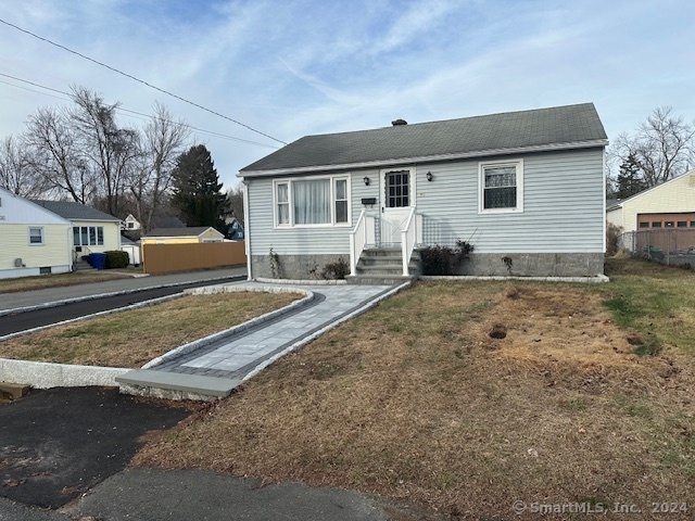 Property for Sale at 59 Welland Avenue, Waterbury, Connecticut - Bedrooms: 3 
Bathrooms: 1 
Rooms: 5  - $259,900