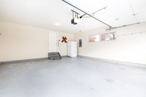 Tiny photo for 16 Thistle Hollow #16, Avon, CT 06001 (MLS # 24141393)