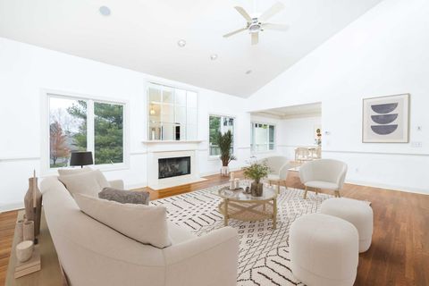 Tiny photo for 16 Thistle Hollow #16, Avon, CT 06001 (MLS # 24141393)