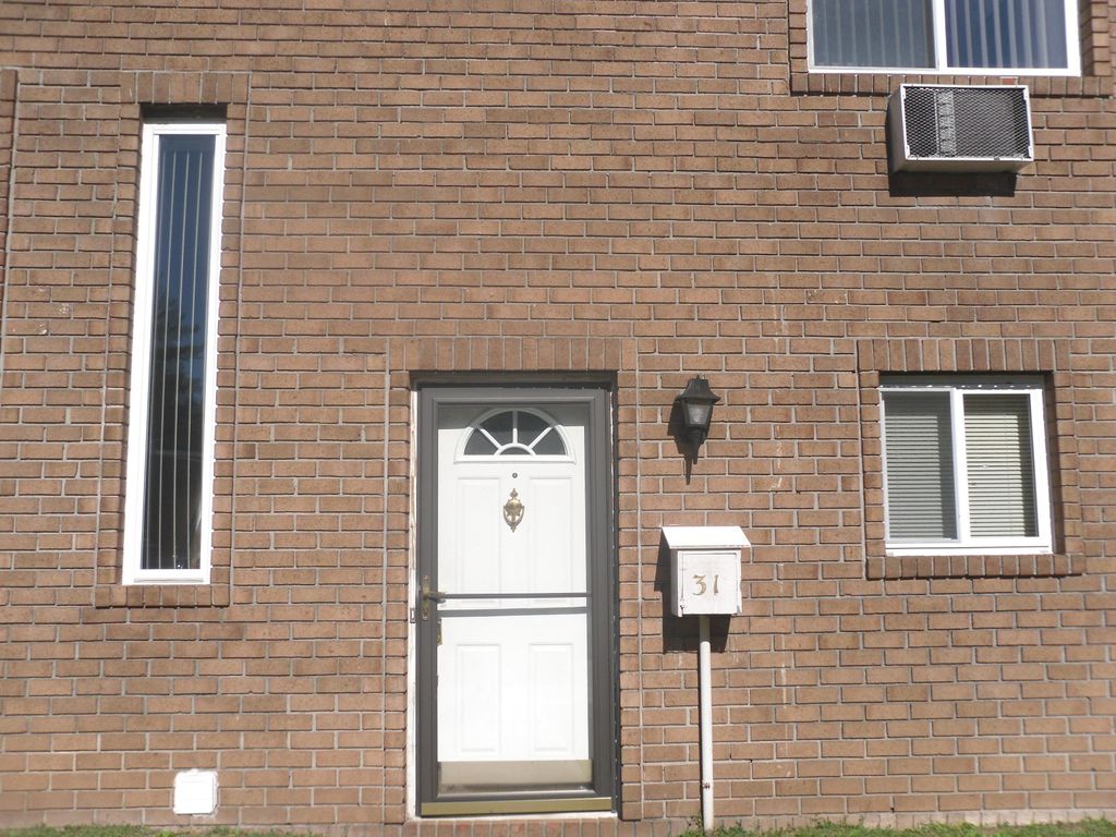 Photo of 31 Beaman Brook #31, Bloomfield, CT 06002 (MLS # 24137812)