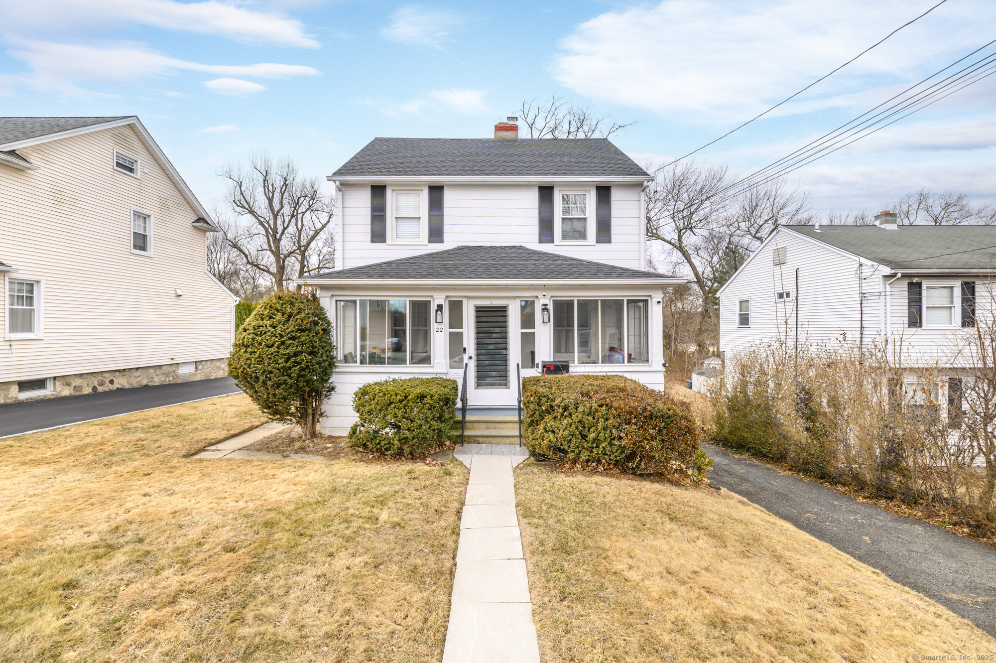 Birchwood Road, Stamford, Connecticut - 2 Bedrooms  
3 Bathrooms  
6 Rooms - 