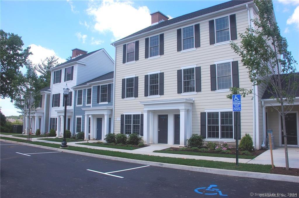 Rental Property at 45 Westwood Drive 45, Stamford, Connecticut - Bedrooms: 1 
Bathrooms: 1 
Rooms: 4  - $1,872 MO.