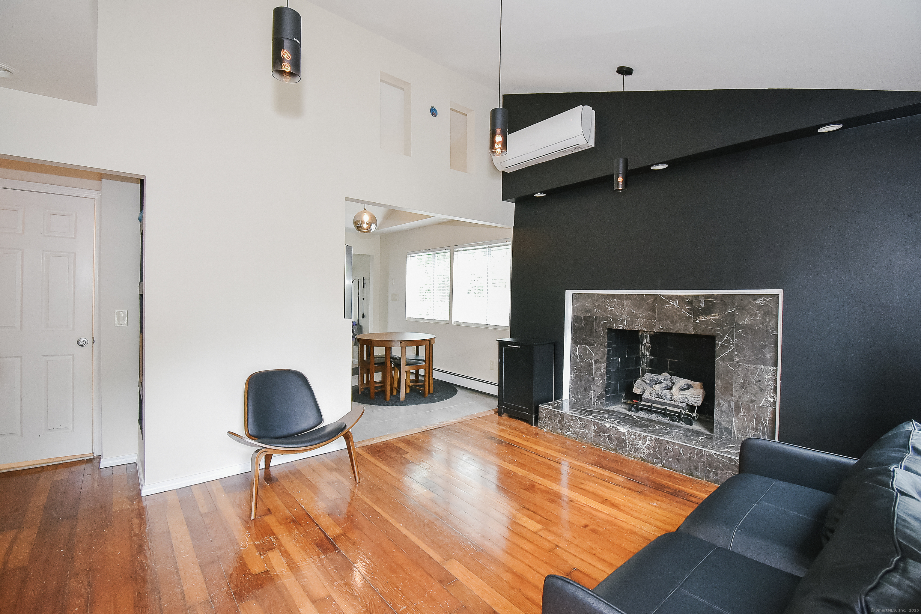37 Naubuc Avenue