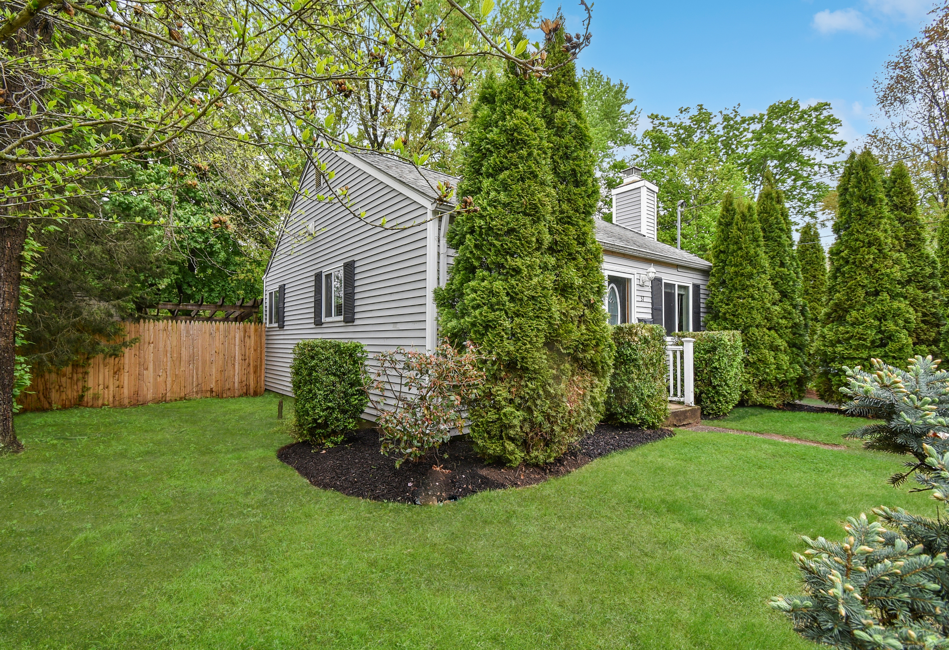 37 Naubuc Avenue