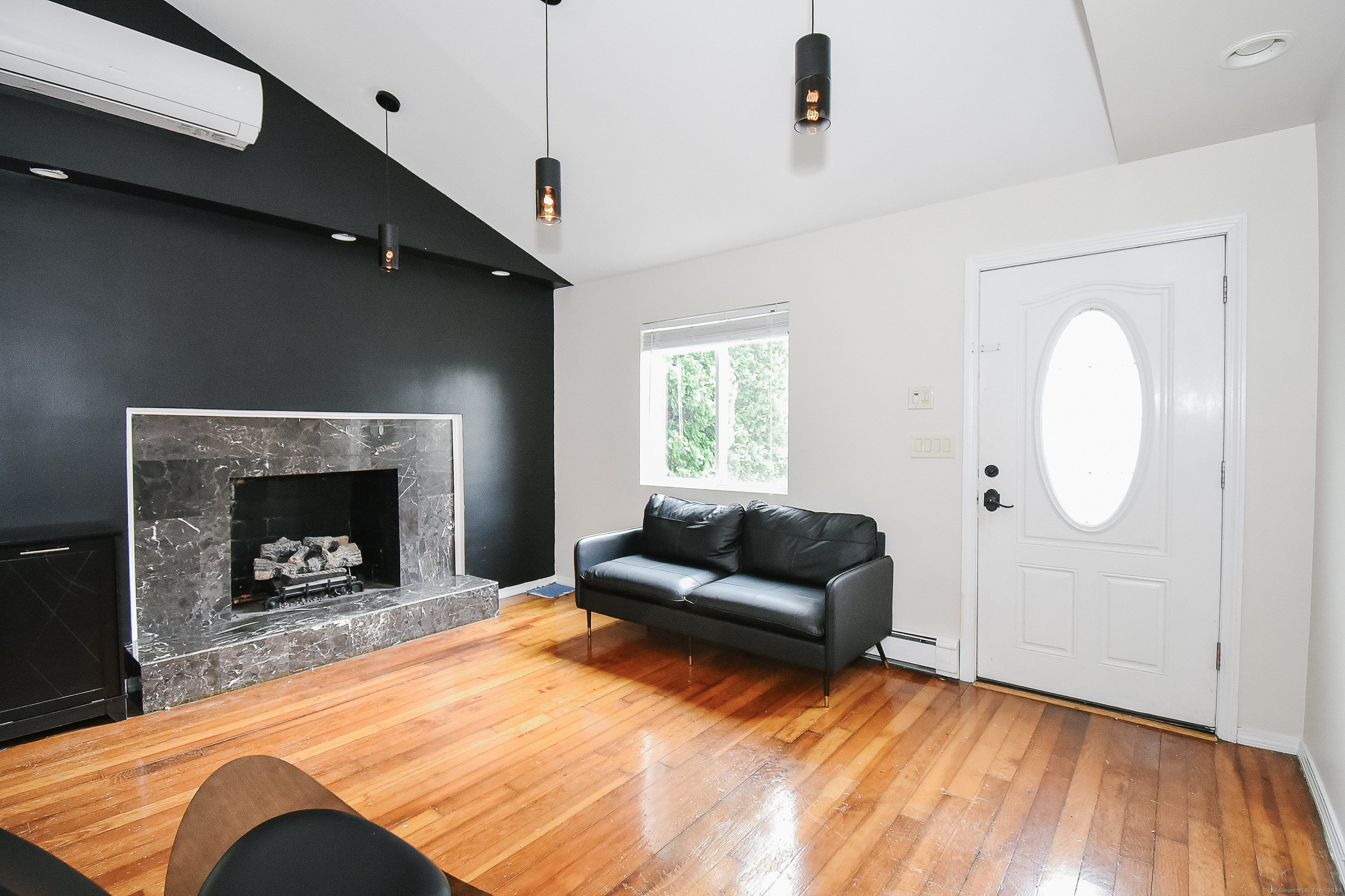37 Naubuc Avenue