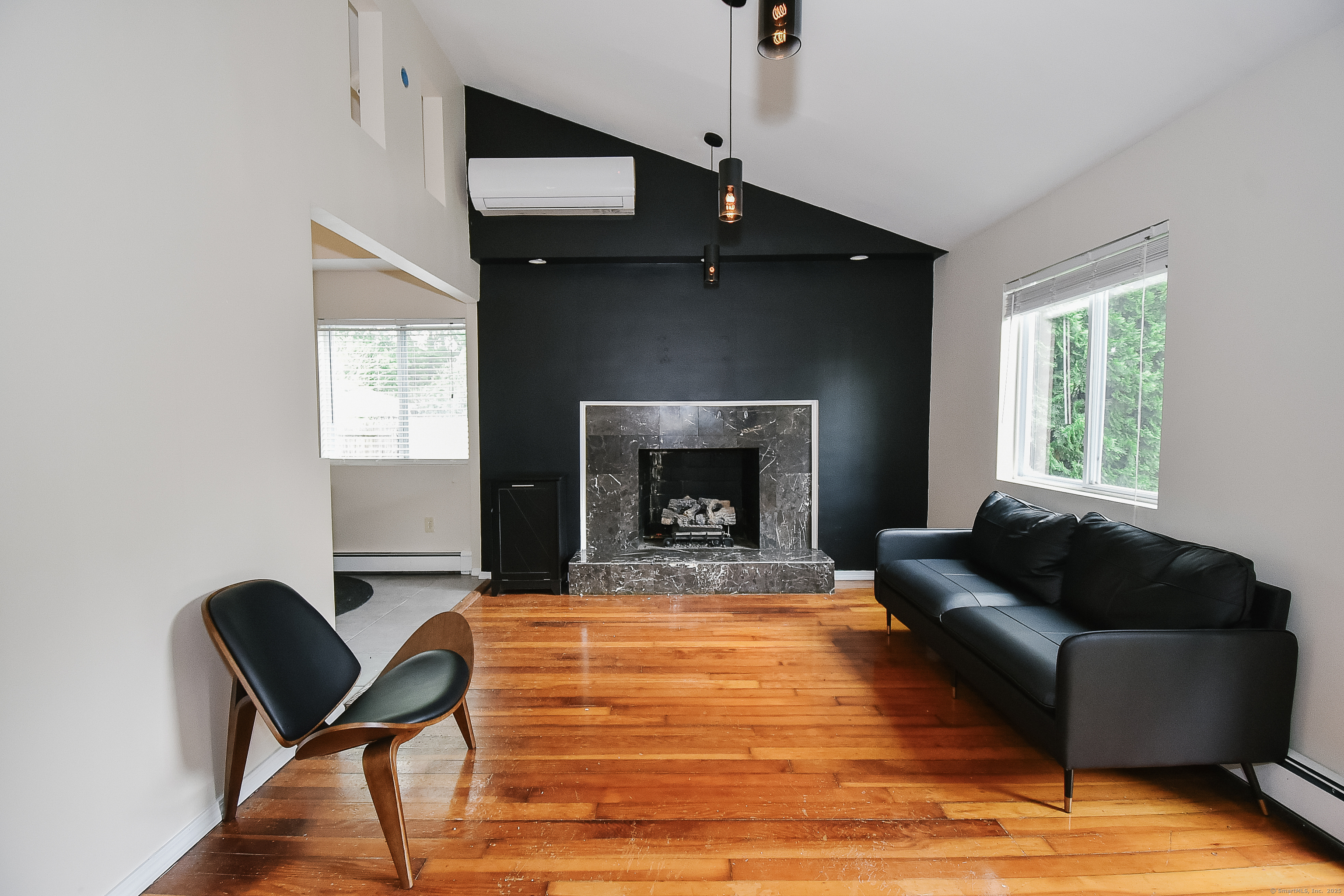 37 Naubuc Avenue