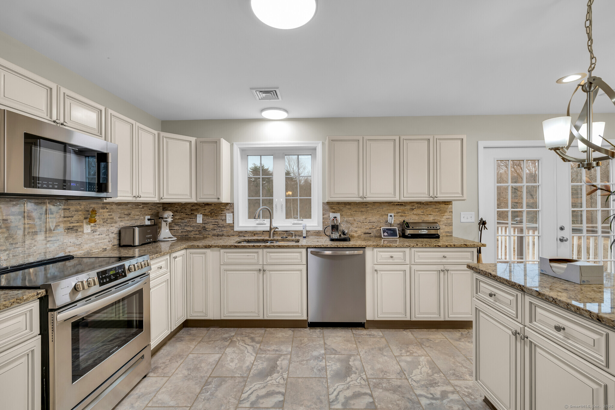 310 Long Hill Street, East Hartford, Connecticut image 16