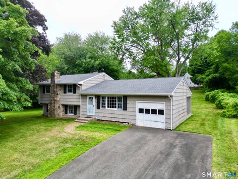 Homes For Sale - 16 Floral Lane<br/> Trumbull, CT 06611