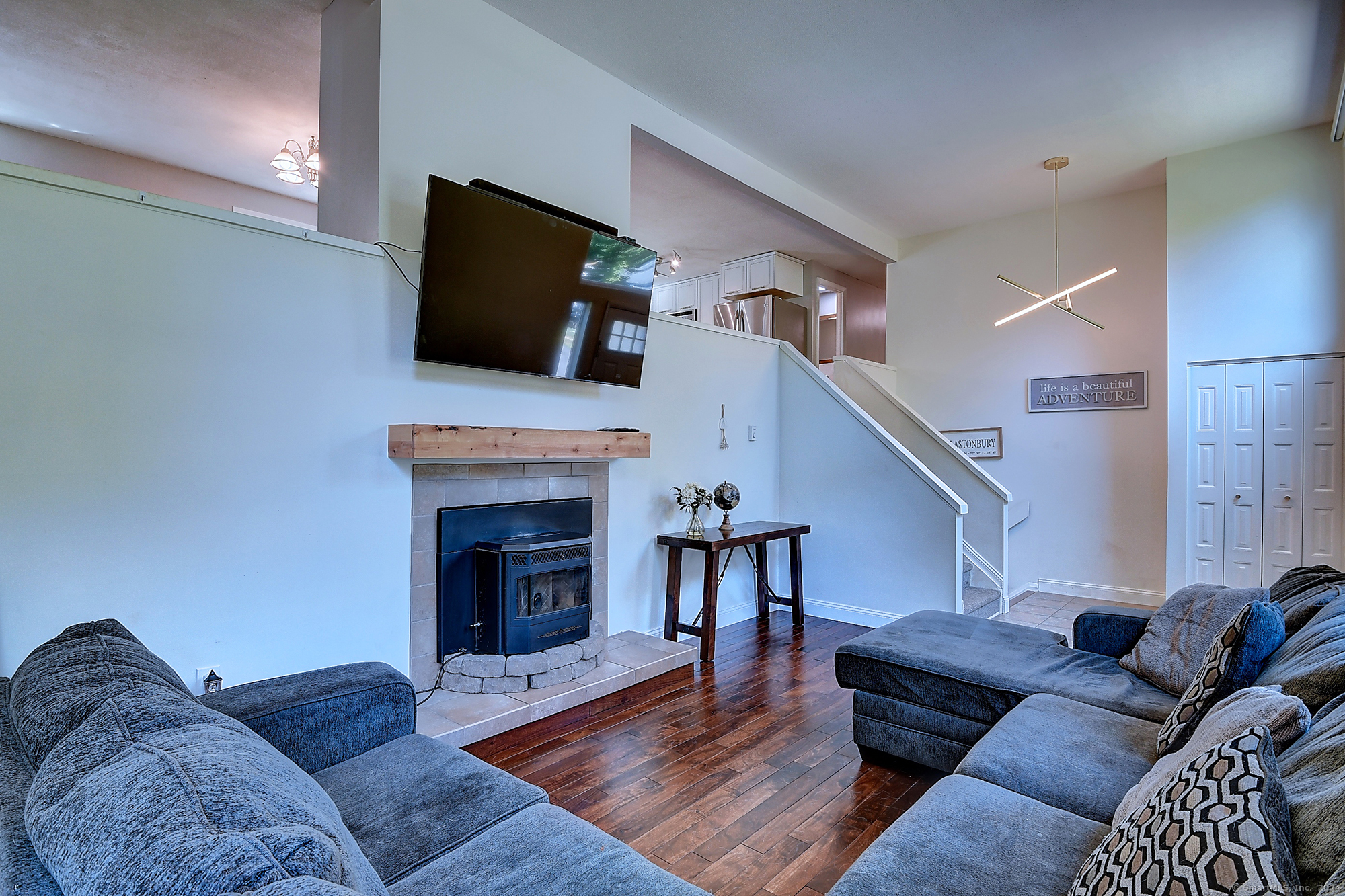 Glastonbury, Connecticut 06033, United States, 3 Bedrooms Bedrooms, ,2 BathroomsBathrooms,Residential,Active,185621