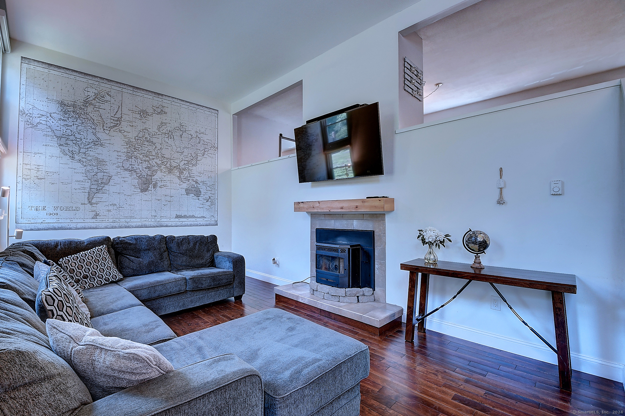 Glastonbury, Connecticut 06033, United States, 3 Bedrooms Bedrooms, ,2 BathroomsBathrooms,Residential,Active,185621