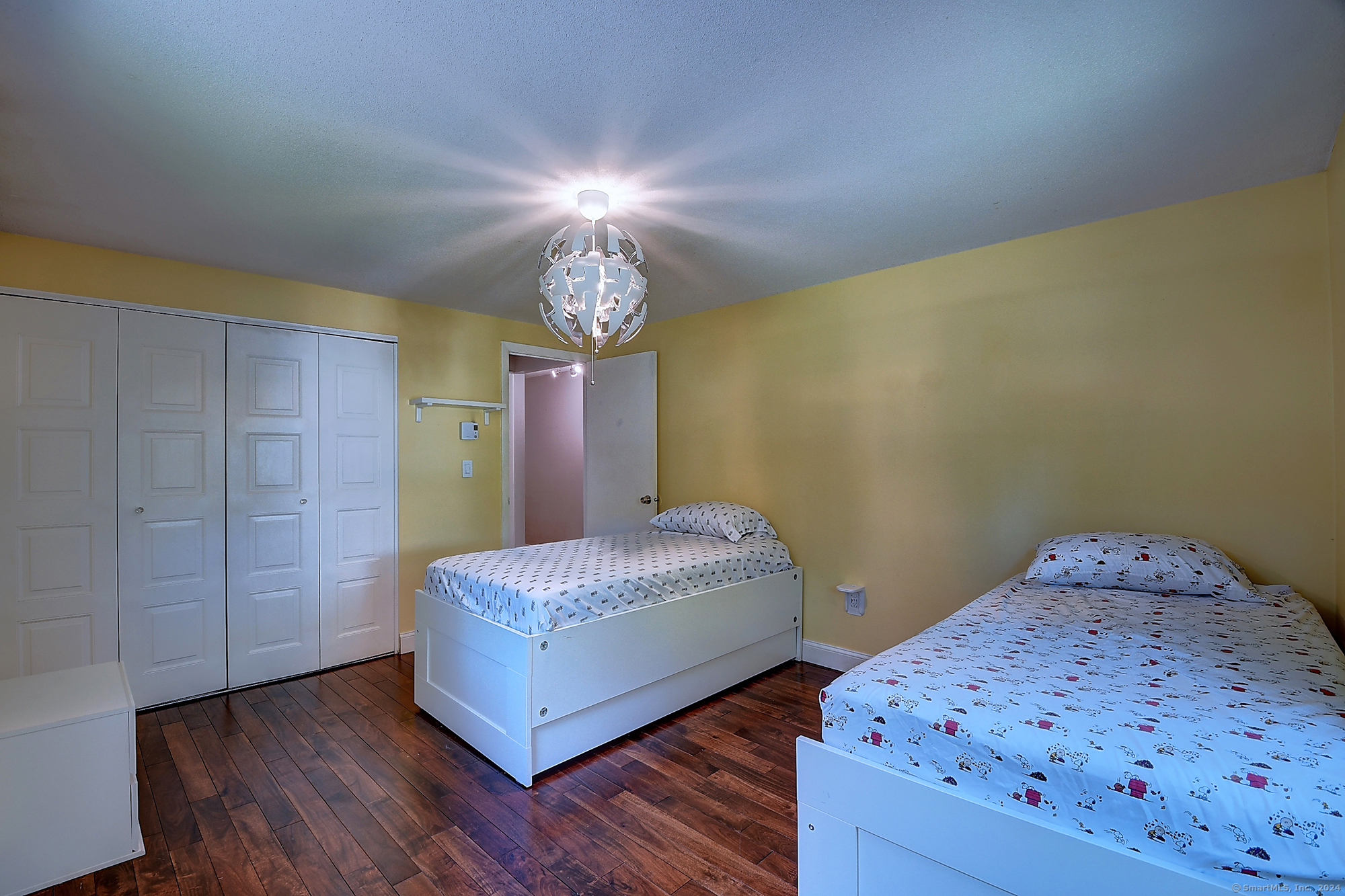 Glastonbury, Connecticut 06033, United States, 3 Bedrooms Bedrooms, ,2 BathroomsBathrooms,Residential,Active,185621