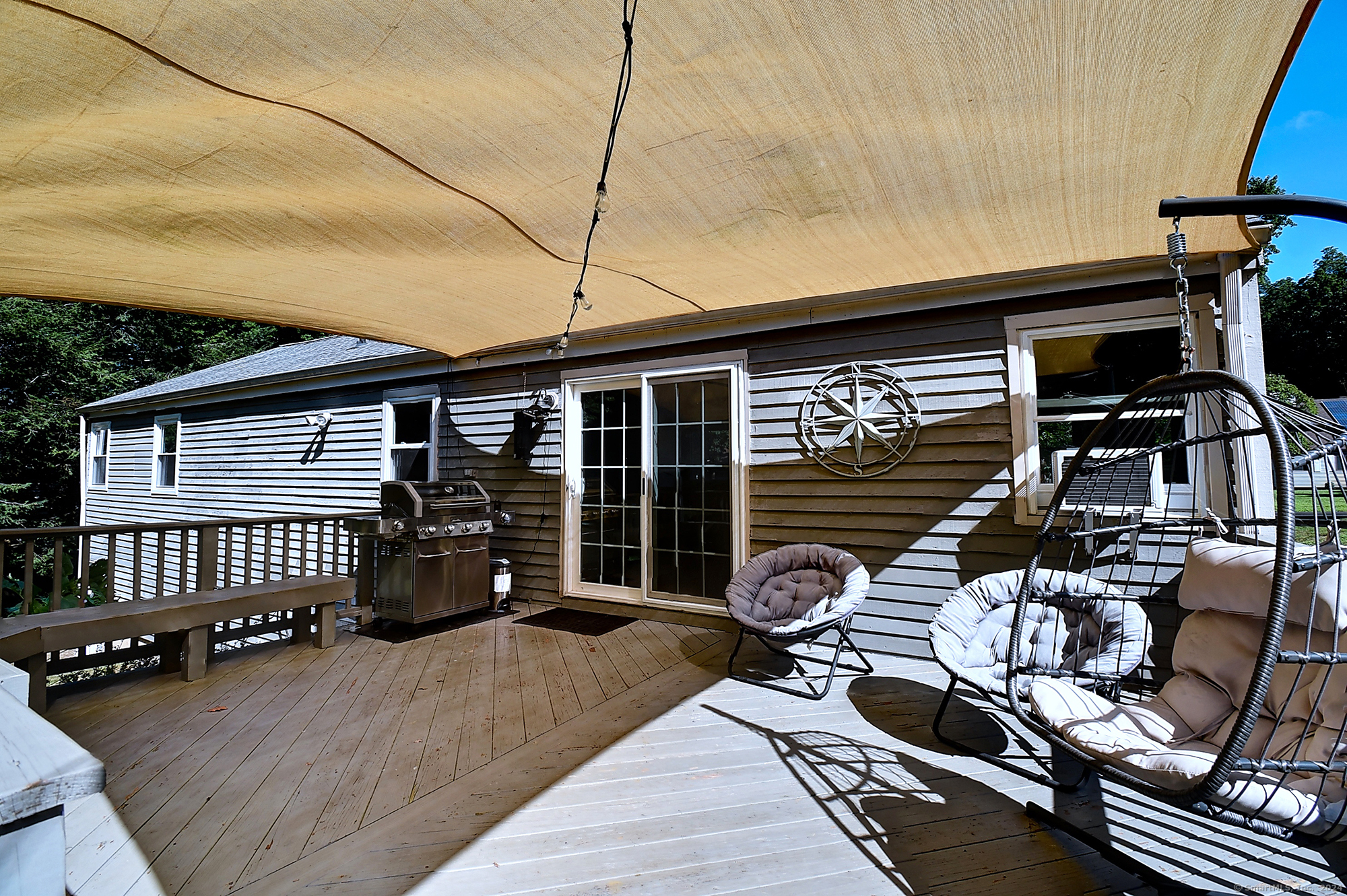 Glastonbury, Connecticut 06033, United States, 3 Bedrooms Bedrooms, ,2 BathroomsBathrooms,Residential,Active,185621