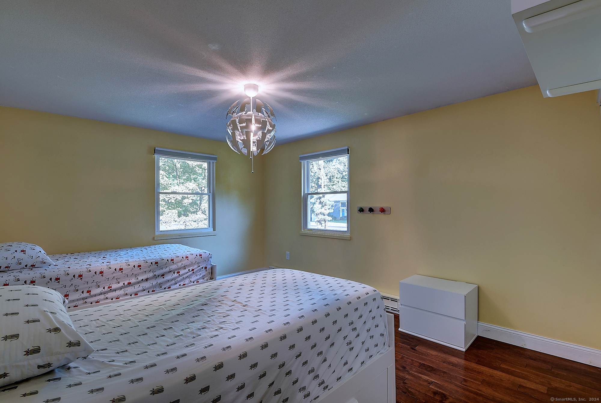 Glastonbury, Connecticut 06033, United States, 3 Bedrooms Bedrooms, ,2 BathroomsBathrooms,Residential,Active,185621