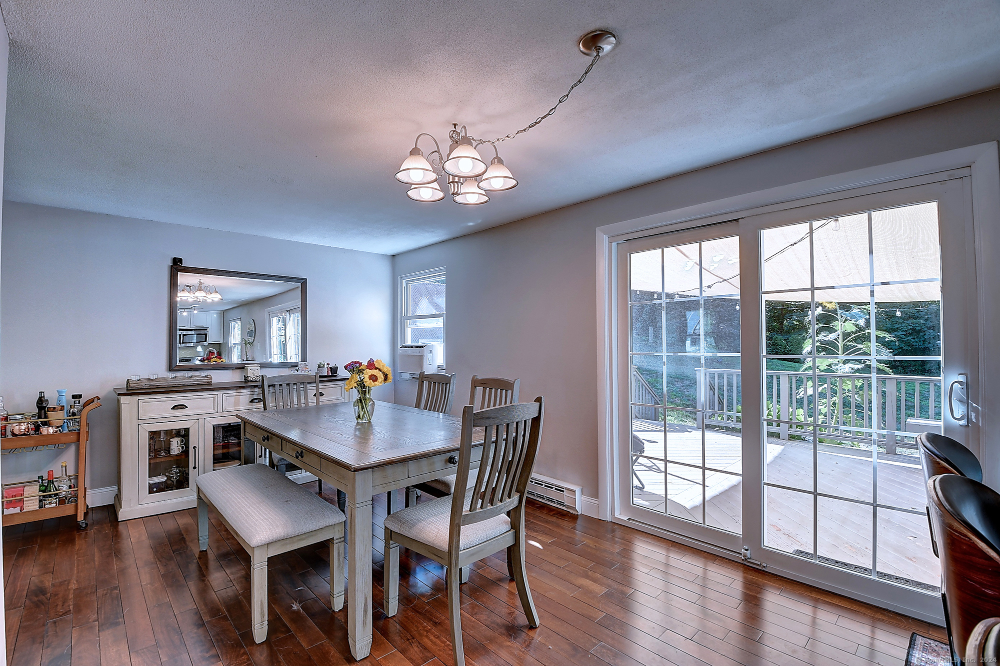 Glastonbury, Connecticut 06033, United States, 3 Bedrooms Bedrooms, ,2 BathroomsBathrooms,Residential,Active,185621