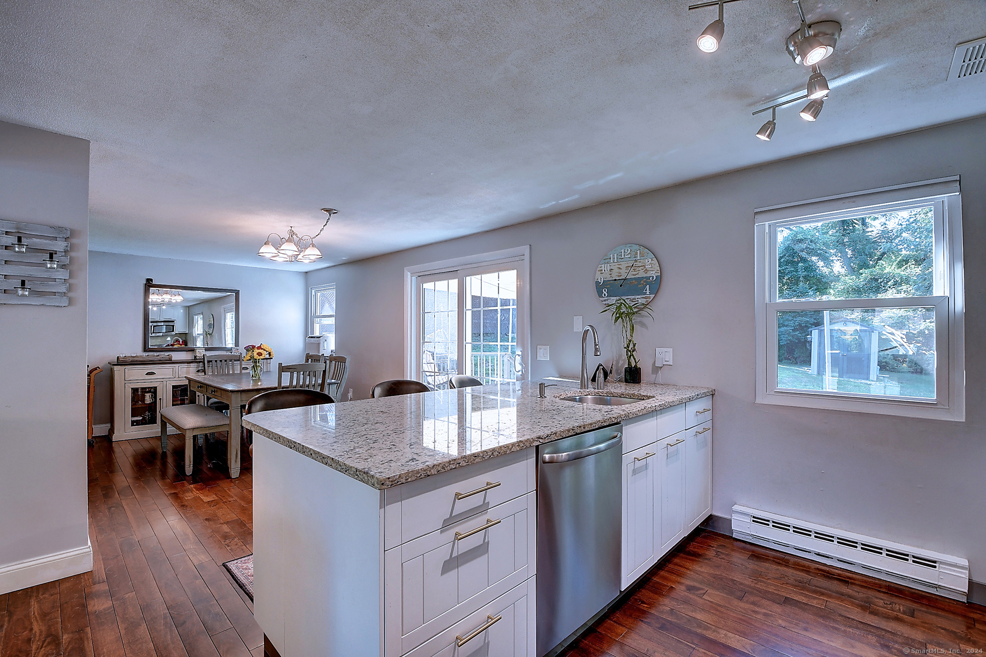 Glastonbury, Connecticut 06033, United States, 3 Bedrooms Bedrooms, ,2 BathroomsBathrooms,Residential,Active,185621