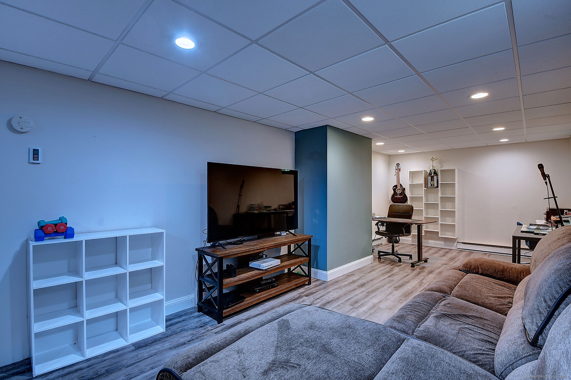 Glastonbury, Connecticut 06033, United States, 3 Bedrooms Bedrooms, ,2 BathroomsBathrooms,Residential,Active,185621