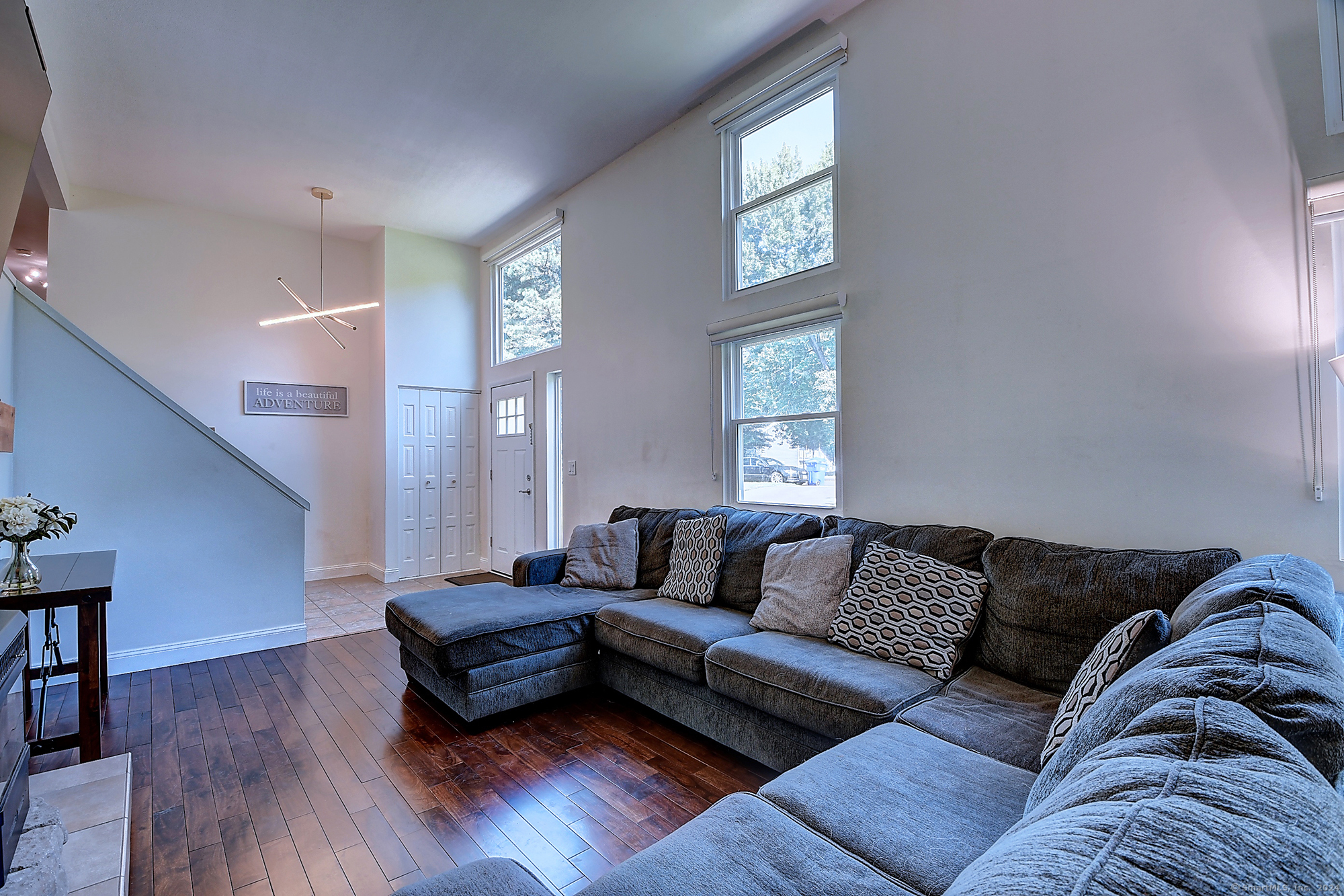 Glastonbury, Connecticut 06033, United States, 3 Bedrooms Bedrooms, ,2 BathroomsBathrooms,Residential,Active,185621