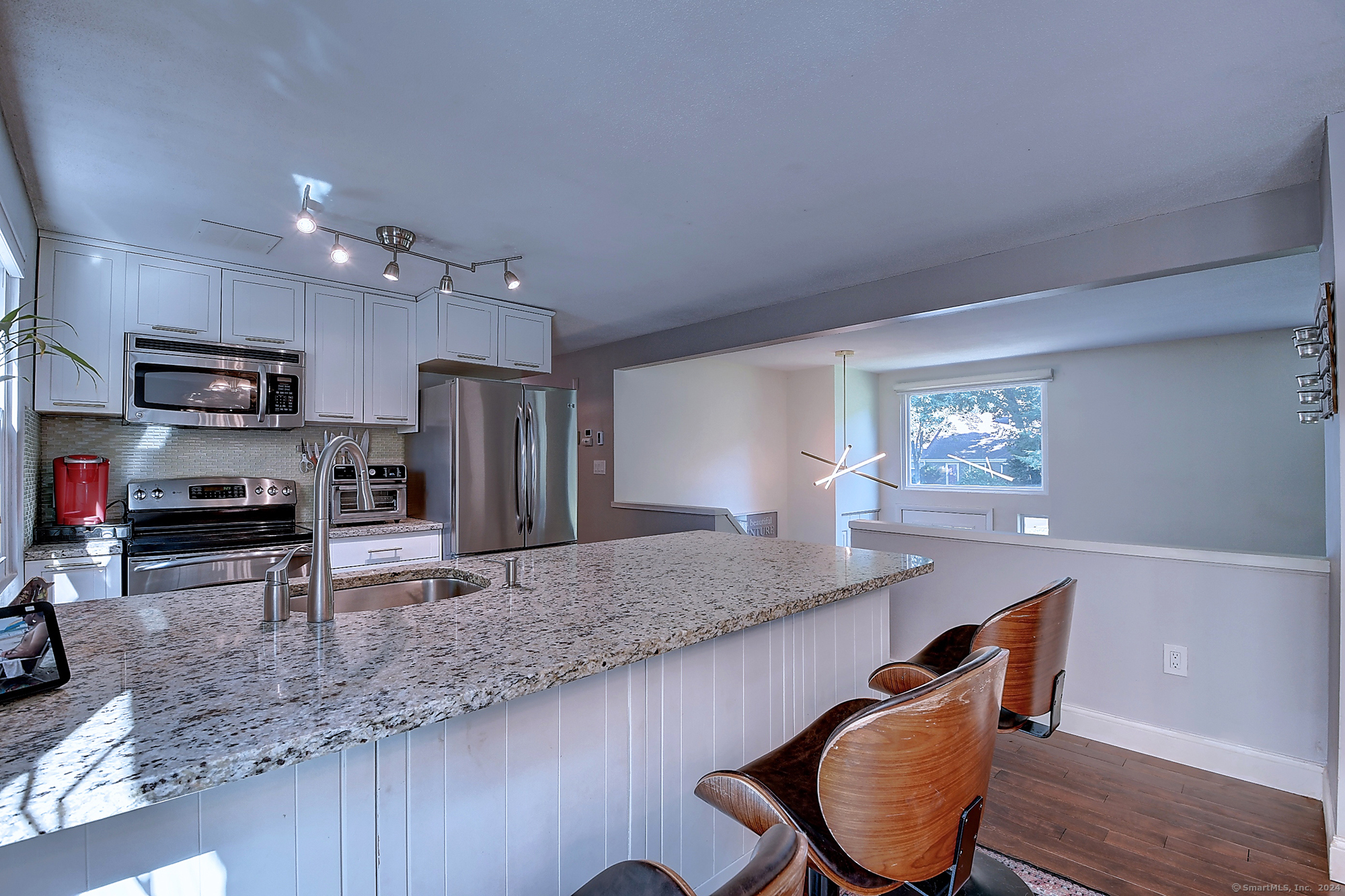 Glastonbury, Connecticut 06033, United States, 3 Bedrooms Bedrooms, ,2 BathroomsBathrooms,Residential,Active,185621