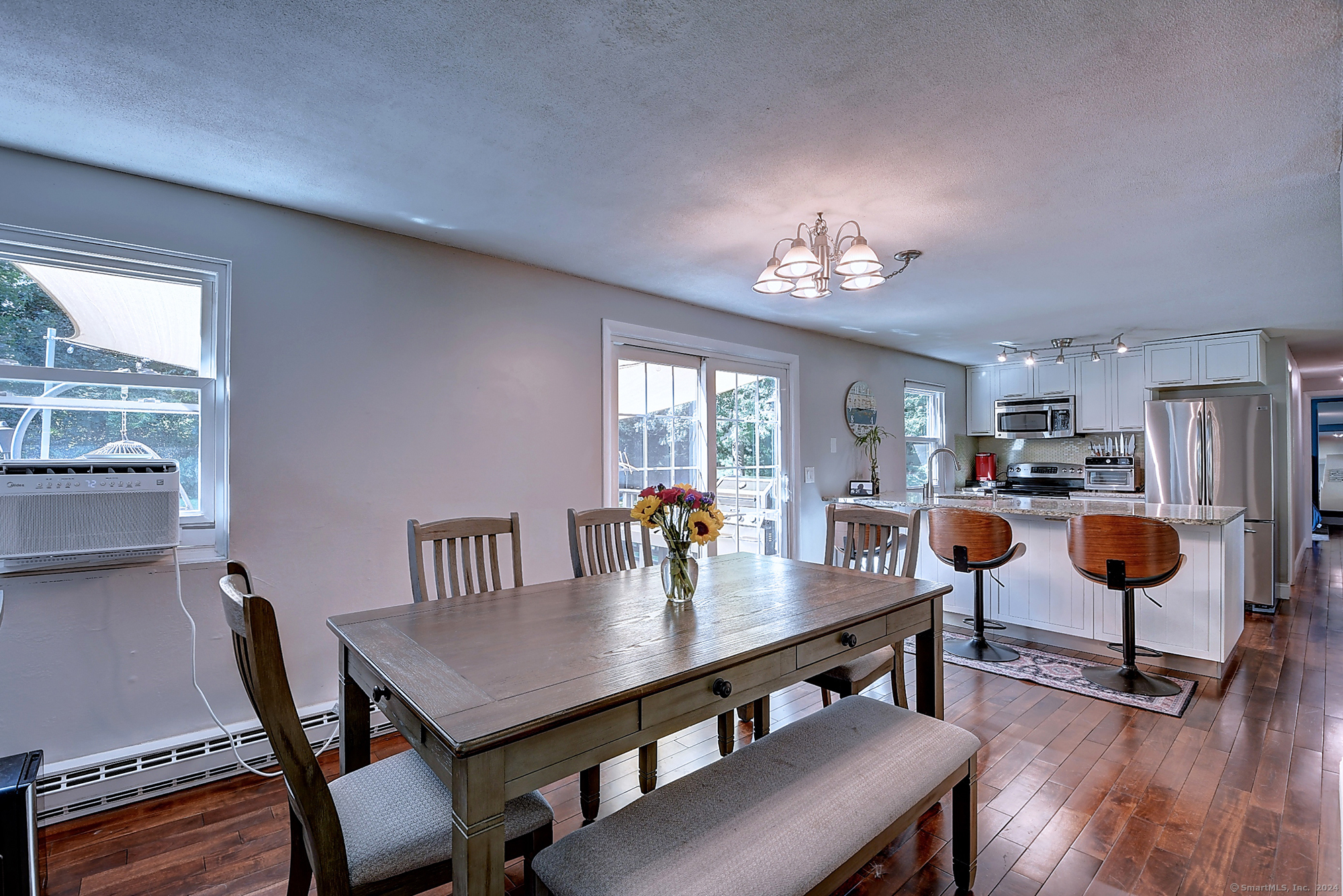 Glastonbury, Connecticut 06033, United States, 3 Bedrooms Bedrooms, ,2 BathroomsBathrooms,Residential,Active,185621