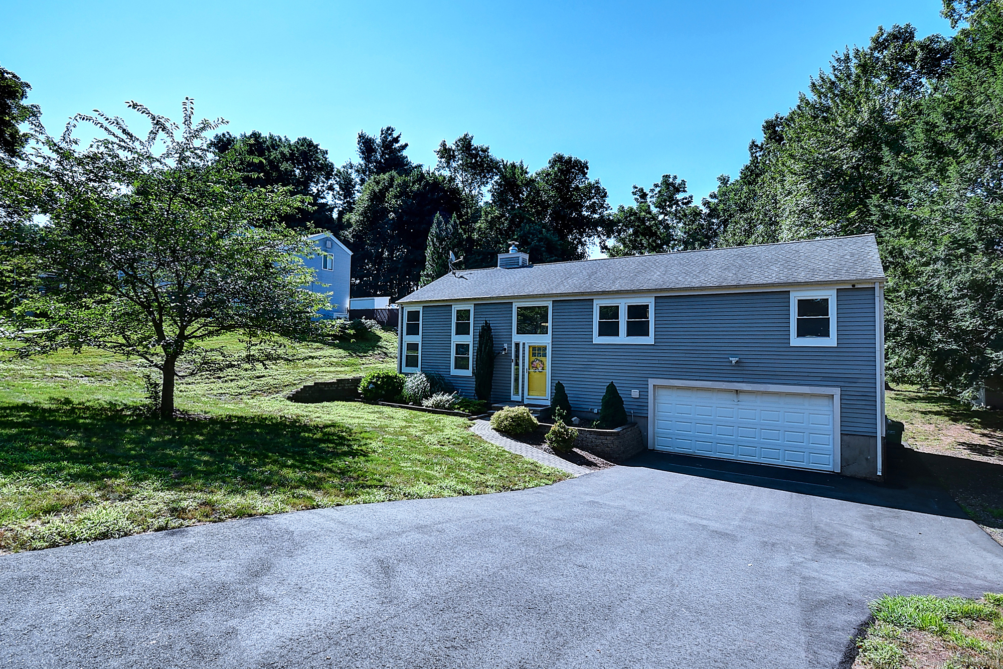 Glastonbury, Connecticut 06033, United States, 3 Bedrooms Bedrooms, ,2 BathroomsBathrooms,Residential,Active,185621