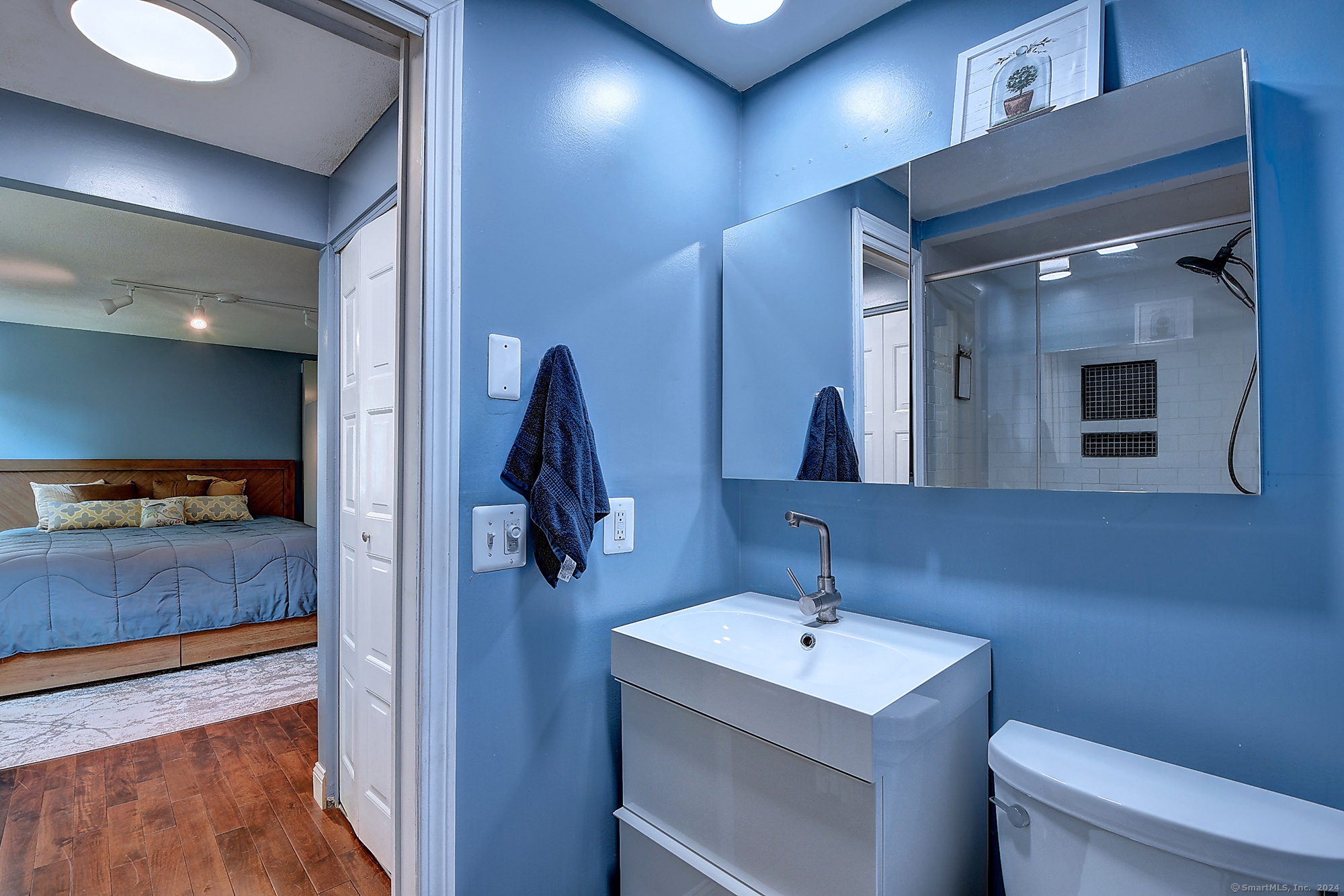 Glastonbury, Connecticut 06033, United States, 3 Bedrooms Bedrooms, ,2 BathroomsBathrooms,Residential,Active,185621