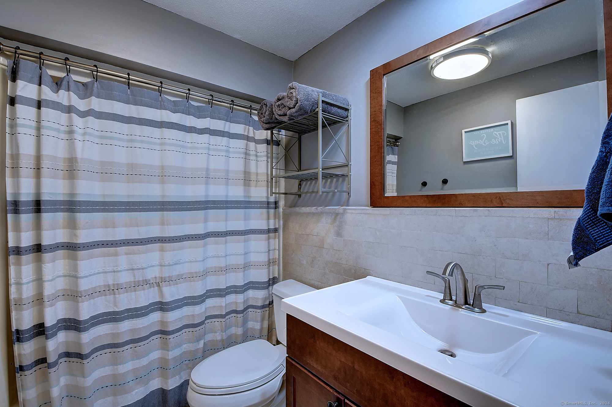 Glastonbury, Connecticut 06033, United States, 3 Bedrooms Bedrooms, ,2 BathroomsBathrooms,Residential,Active,185621