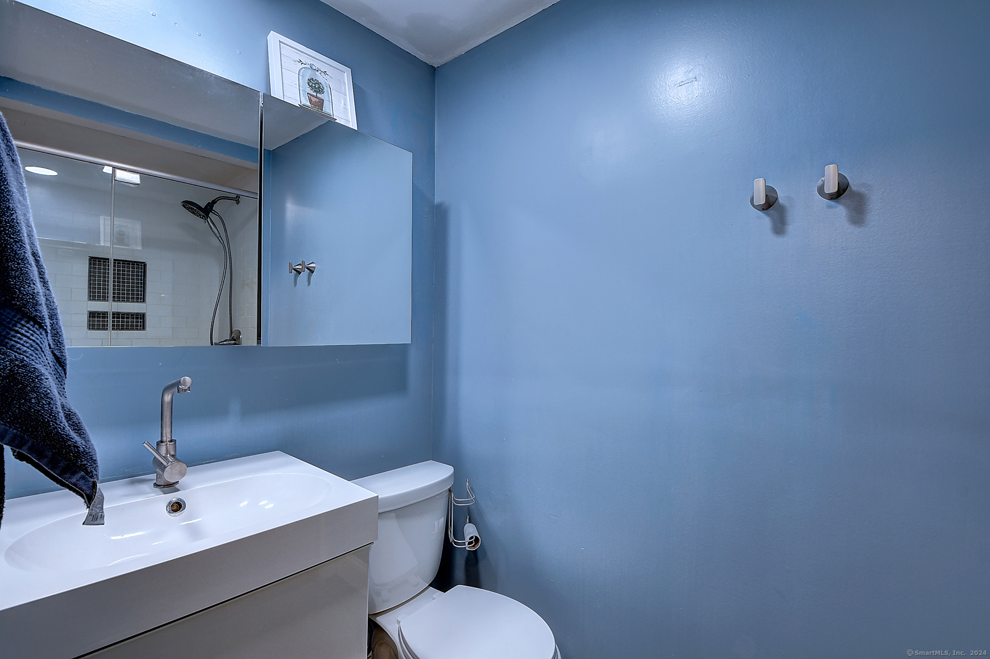 Glastonbury, Connecticut 06033, United States, 3 Bedrooms Bedrooms, ,2 BathroomsBathrooms,Residential,Active,185621