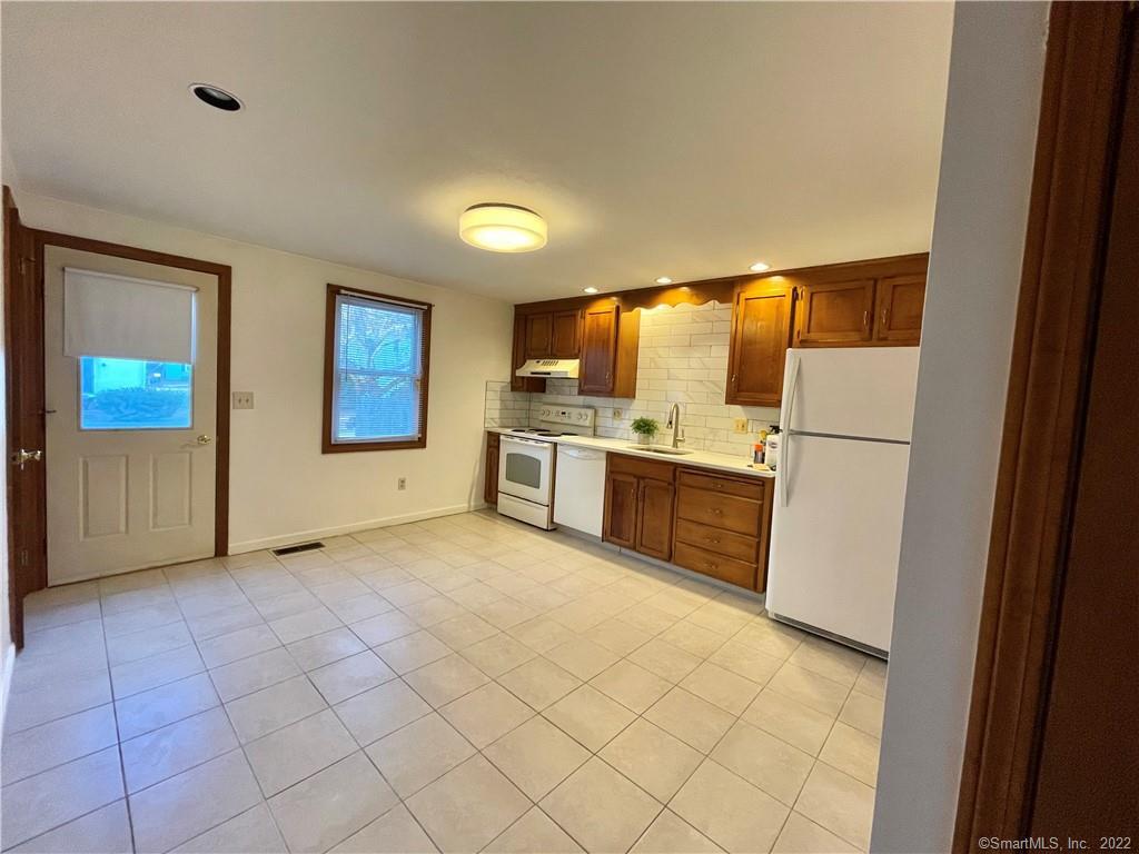 Rental Property at 25 Garland Drive 25, Glastonbury, Connecticut - Bedrooms: 2 
Bathrooms: 2 
Rooms: 4  - $2,100 MO.