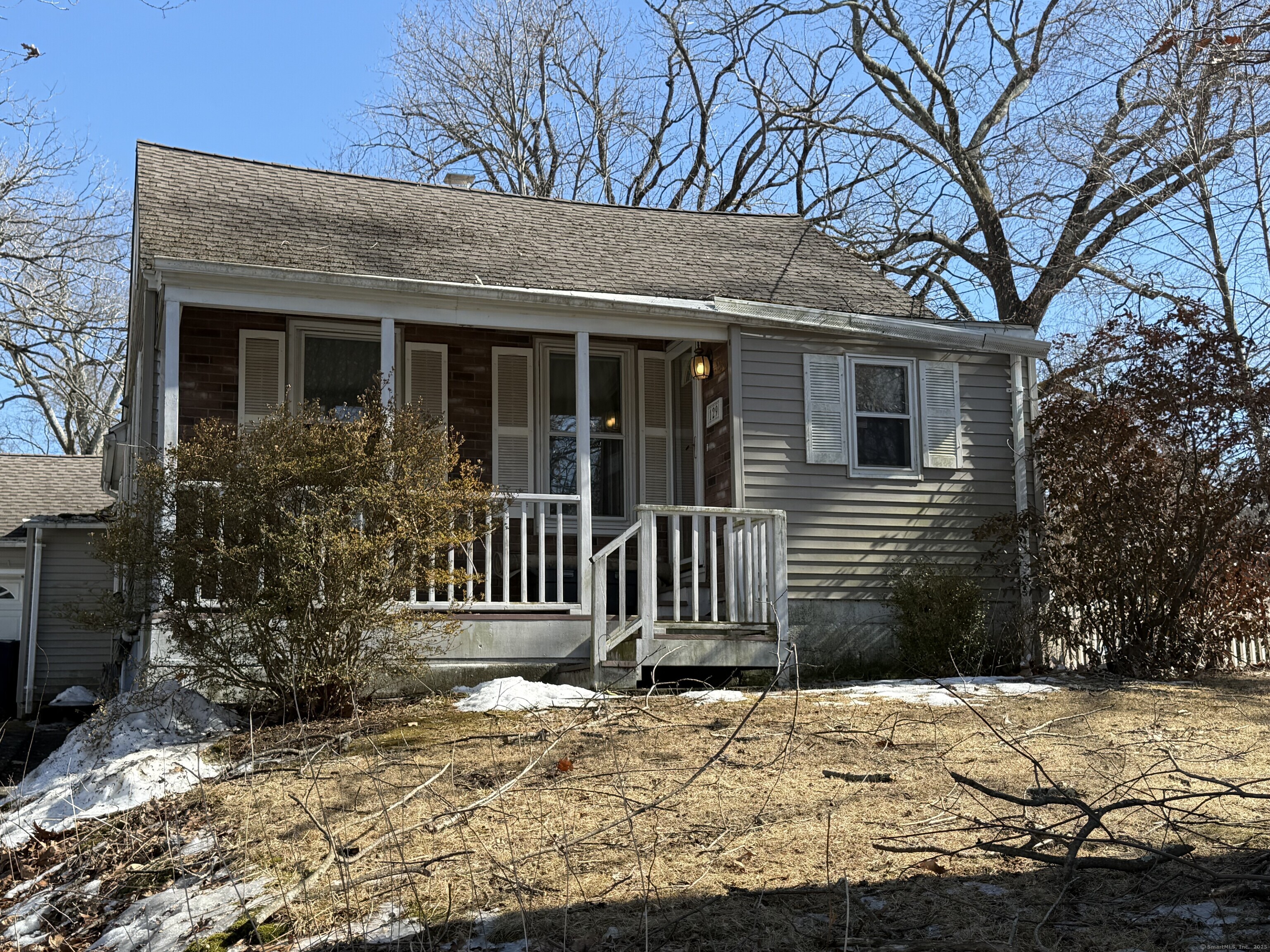 Old Ansonia Road, Seymour, Connecticut - 2 Bedrooms  
1 Bathrooms  
5 Rooms - 