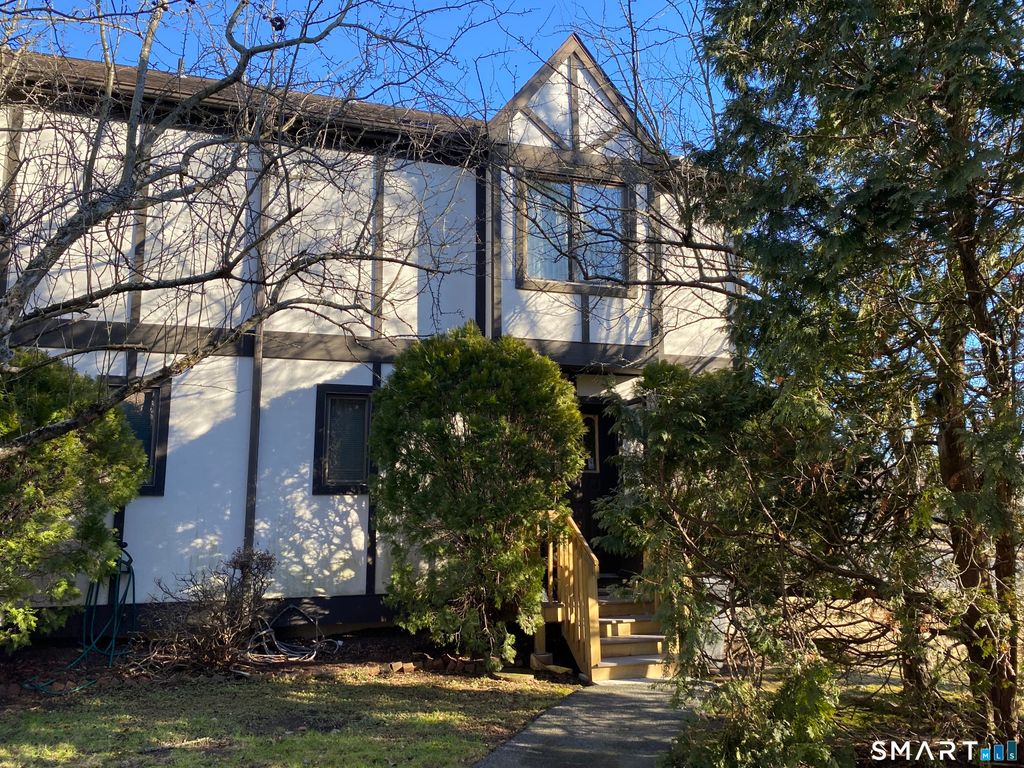 Photo of 204 New Haven Avenue #8H, Derby, CT 06418 (MLS # 24149380)