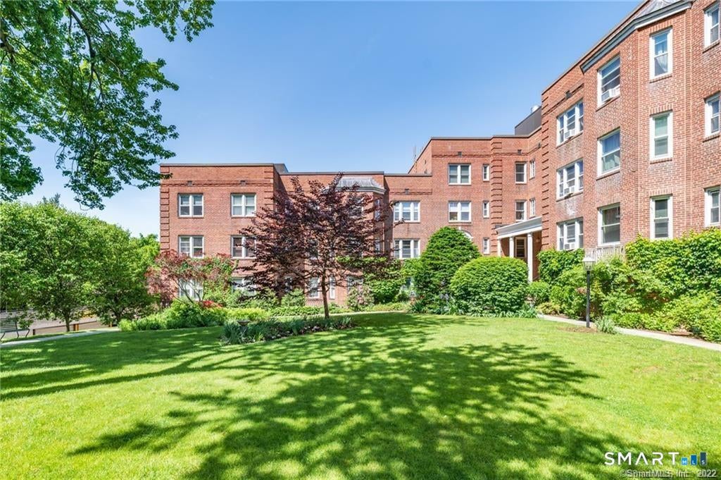 70 Strawberry Hill Avenue 5-2A