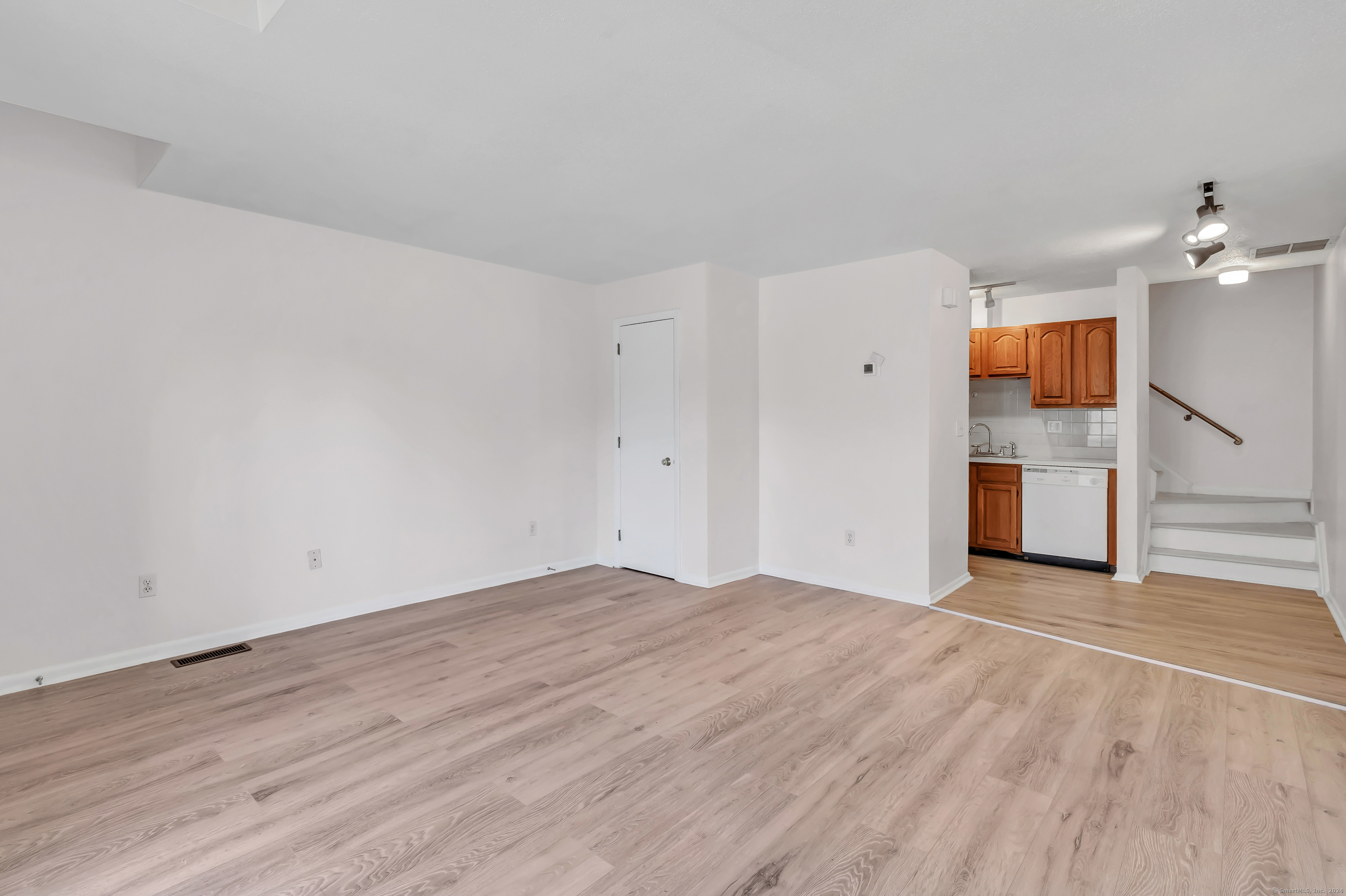 3370 Madison Avenue #10B, Bridgeport, Connecticut image 7