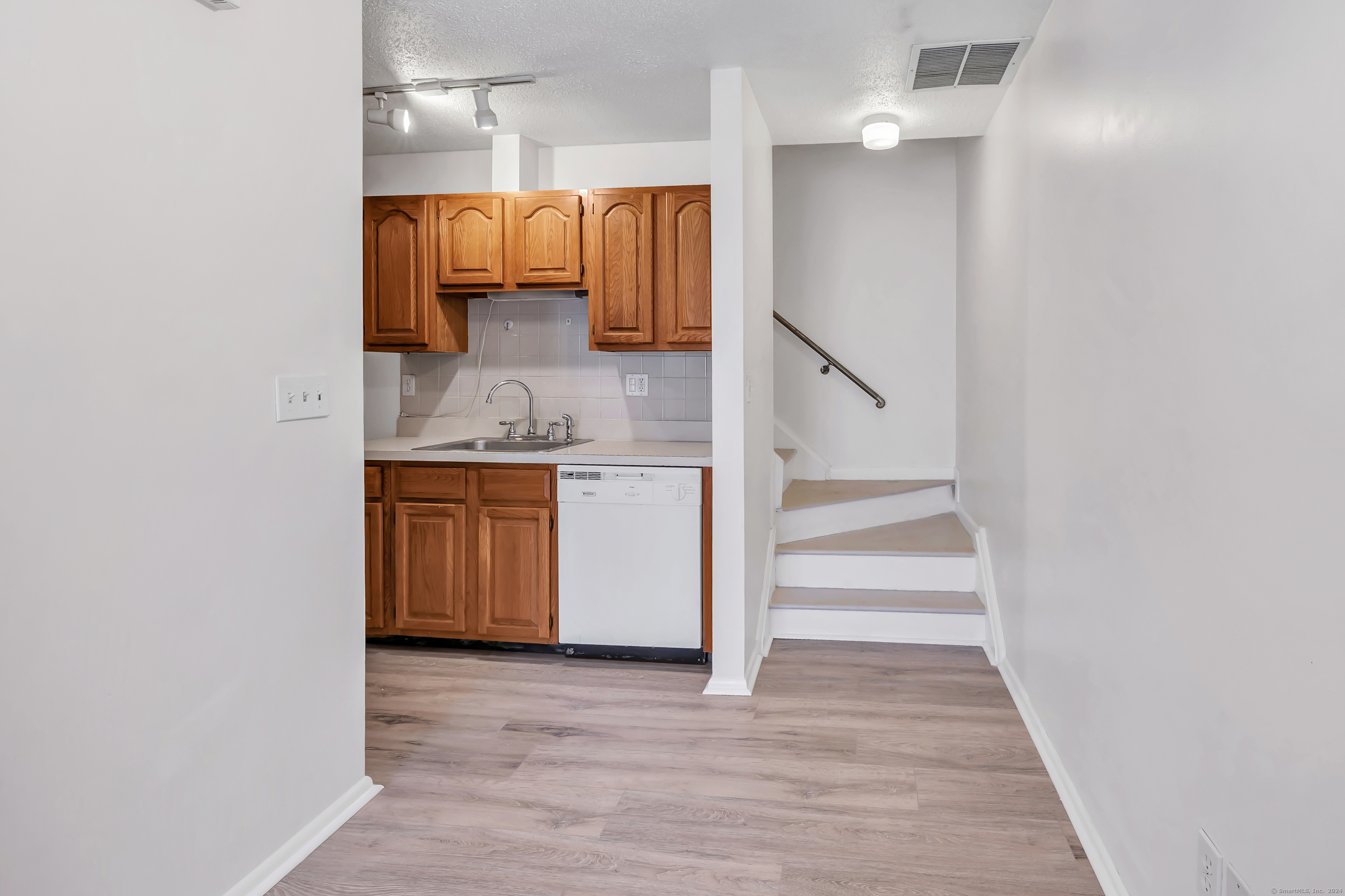 3370 Madison Avenue #10B, Bridgeport, Connecticut image 8