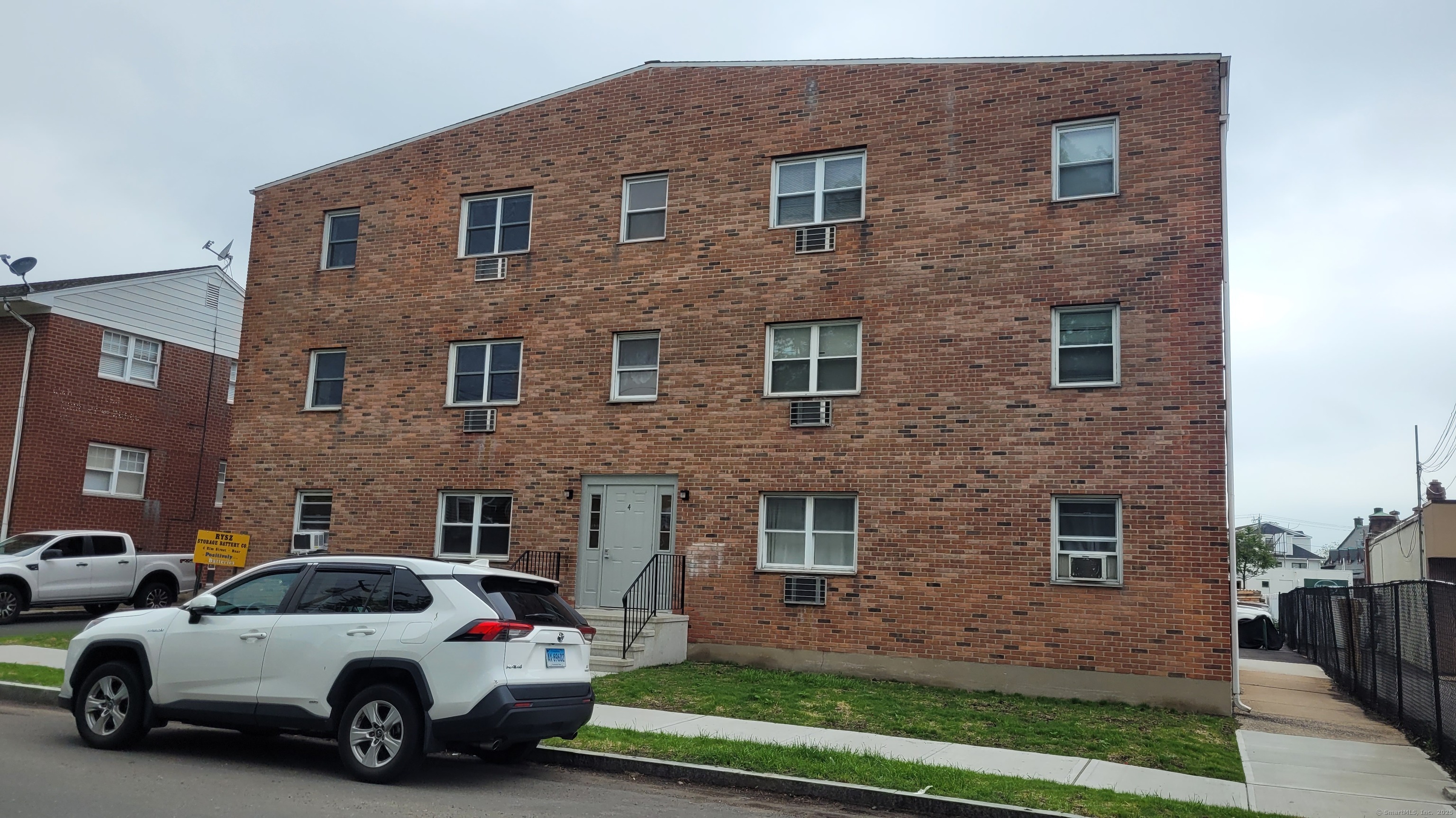 Elm Street 3, Norwalk, Connecticut - 2 Bedrooms  
1 Bathrooms  
4 Rooms - 