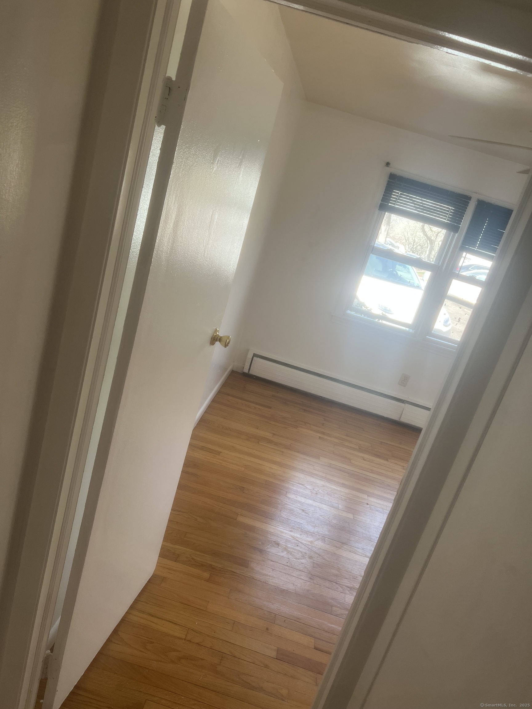 Oak Ridge Drive Apt 41, New Haven, Connecticut - 2 Bedrooms  
1 Bathrooms  
4 Rooms - 