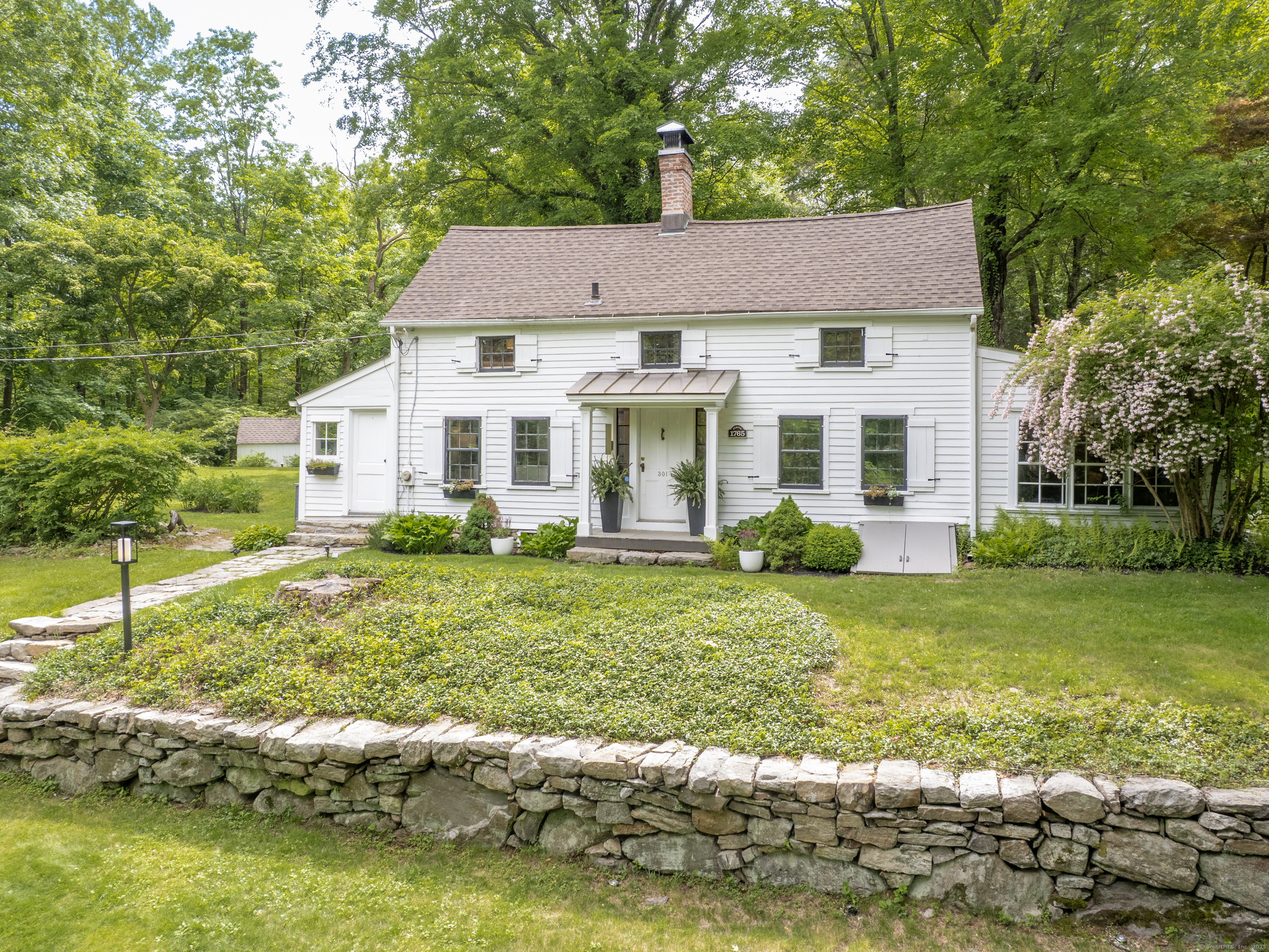 Westport Road 301, Wilton, Connecticut - 3 Bedrooms  
3 Bathrooms  
8 Rooms - 