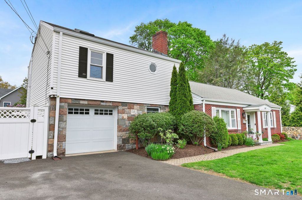 Photo of 140 Courtland Avenue, Stamford, CT 06902 (MLS # 24169148)