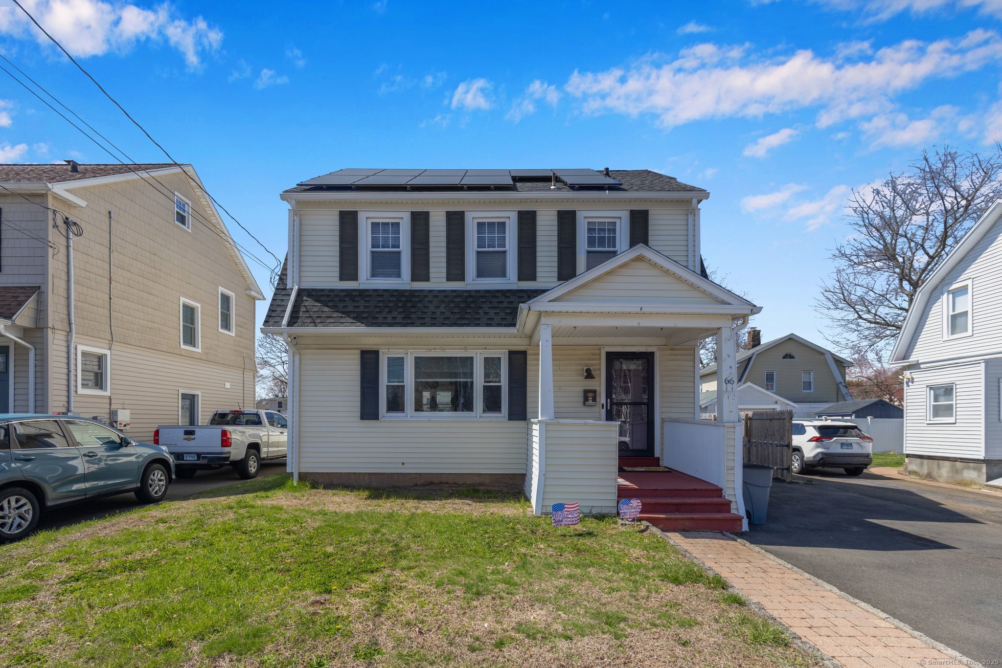 Elm Street, East Haven, Connecticut - 3 Bedrooms  
2 Bathrooms  
7 Rooms - 