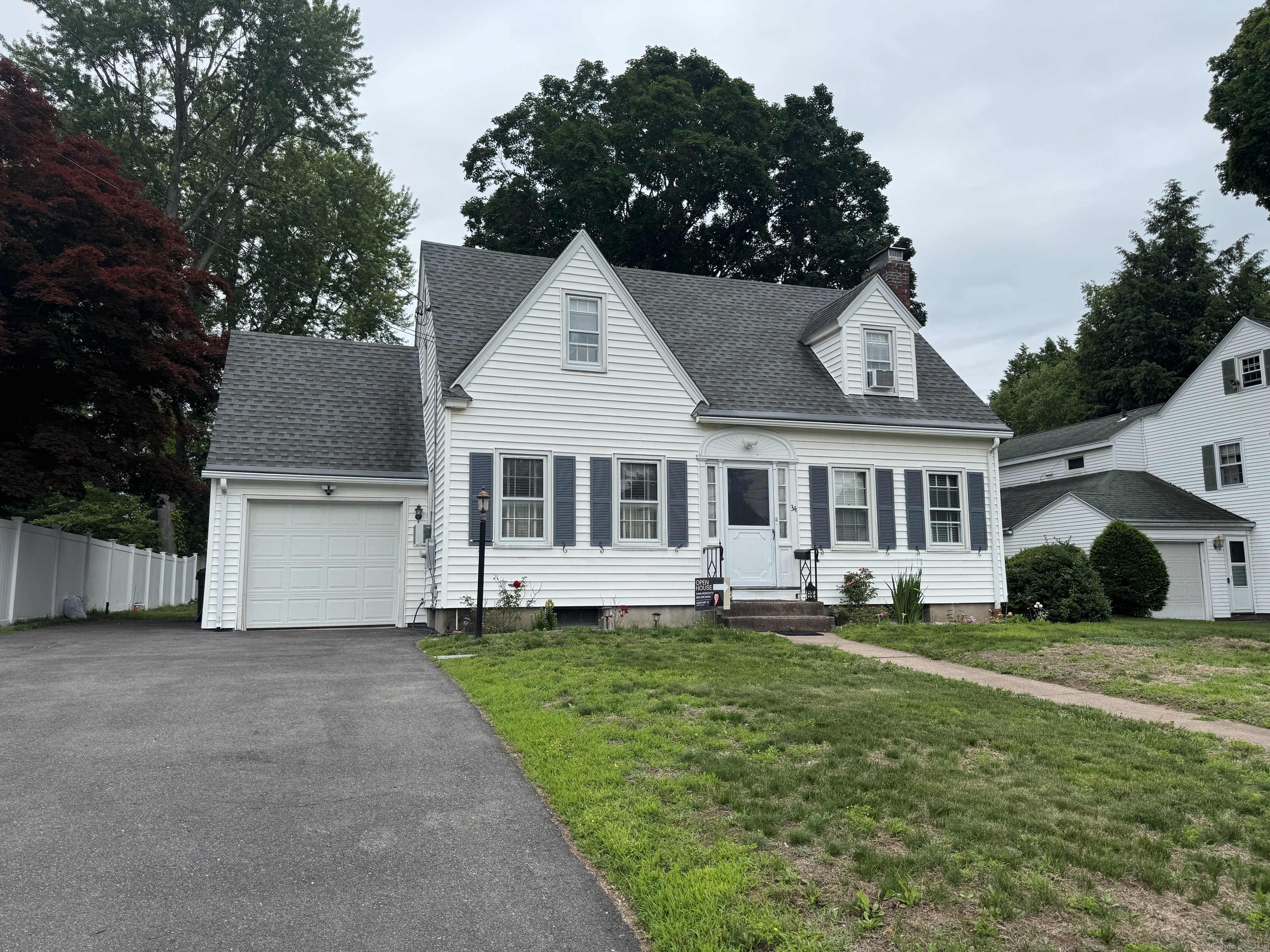 Property for Sale at Knollwood Road, East Hartford, Connecticut - Bedrooms: 2 
Bathrooms: 2 
Rooms: 5  - $299,000