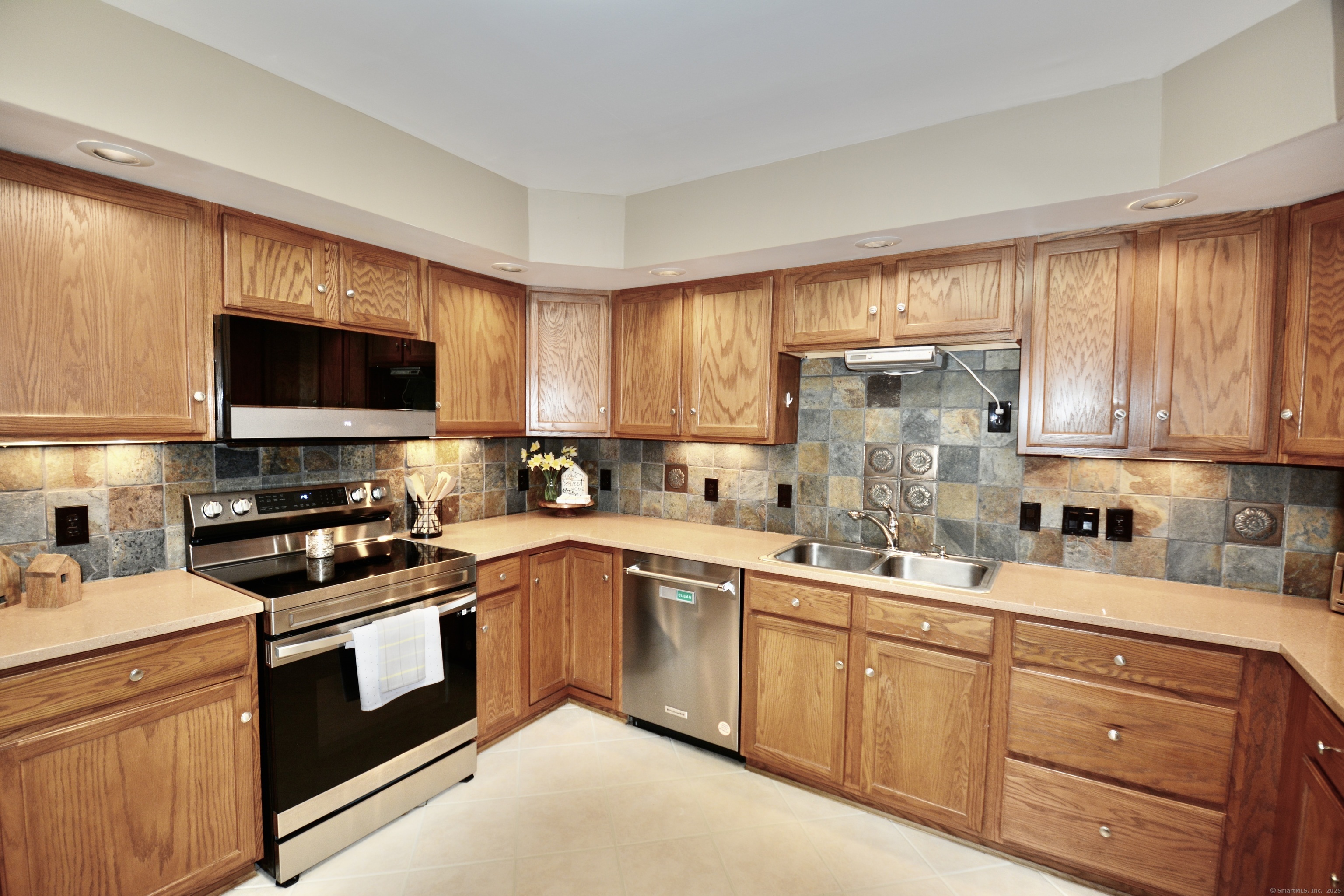 306 Salem Turnpike #15, Norwich, Connecticut image 2