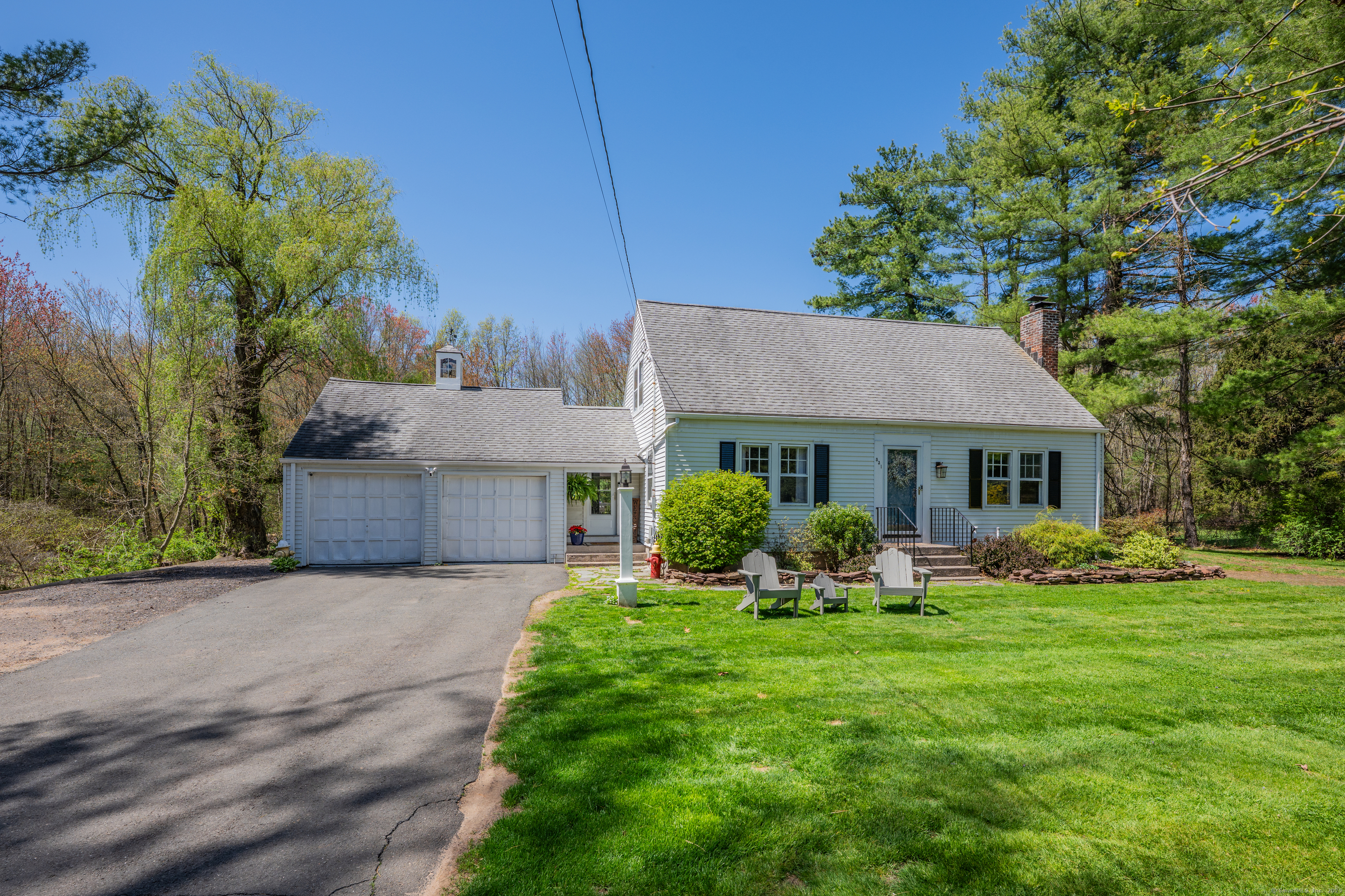 Tunxis Avenue, Bloomfield, Connecticut - 3 Bedrooms  
2 Bathrooms  
6 Rooms - 