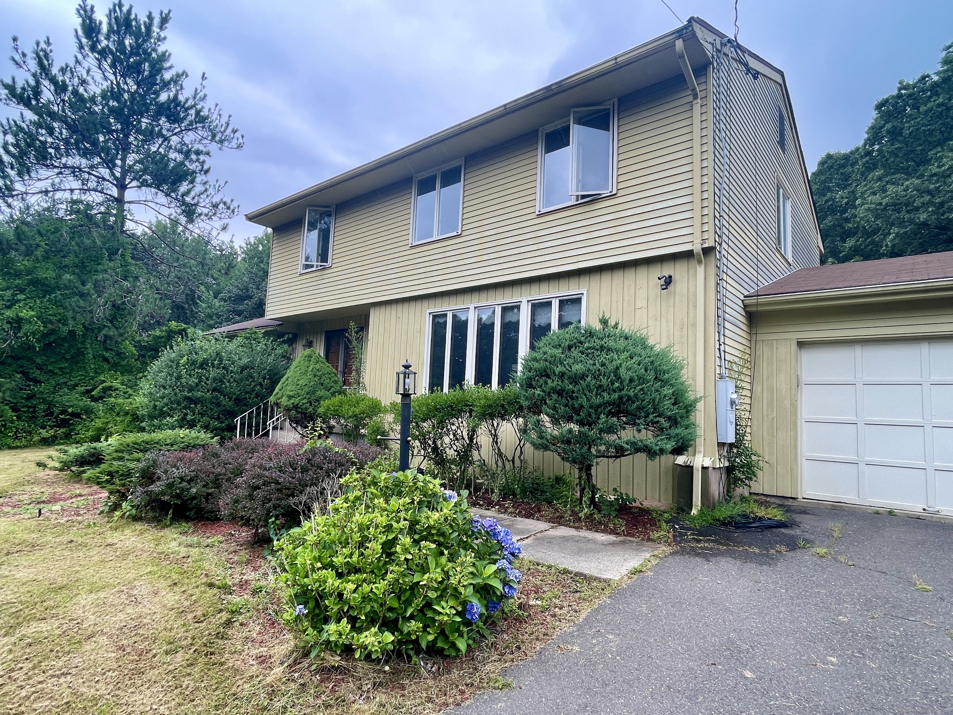 Rental Property at 111 Goose Lane, Tolland, Connecticut - Bedrooms: 4 
Bathrooms: 3 
Rooms: 9  - $3,000 MO.